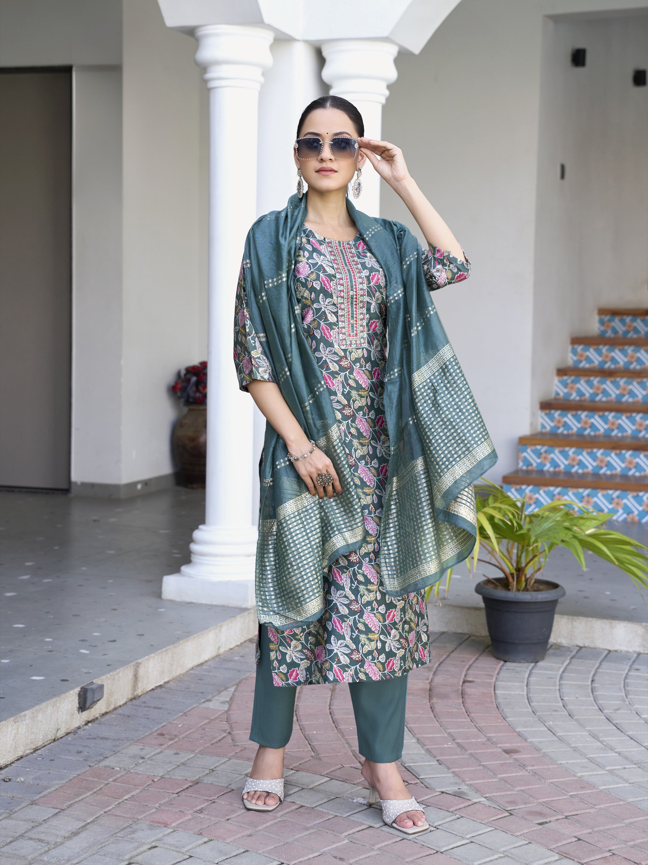 Riya Kamiz & Pant