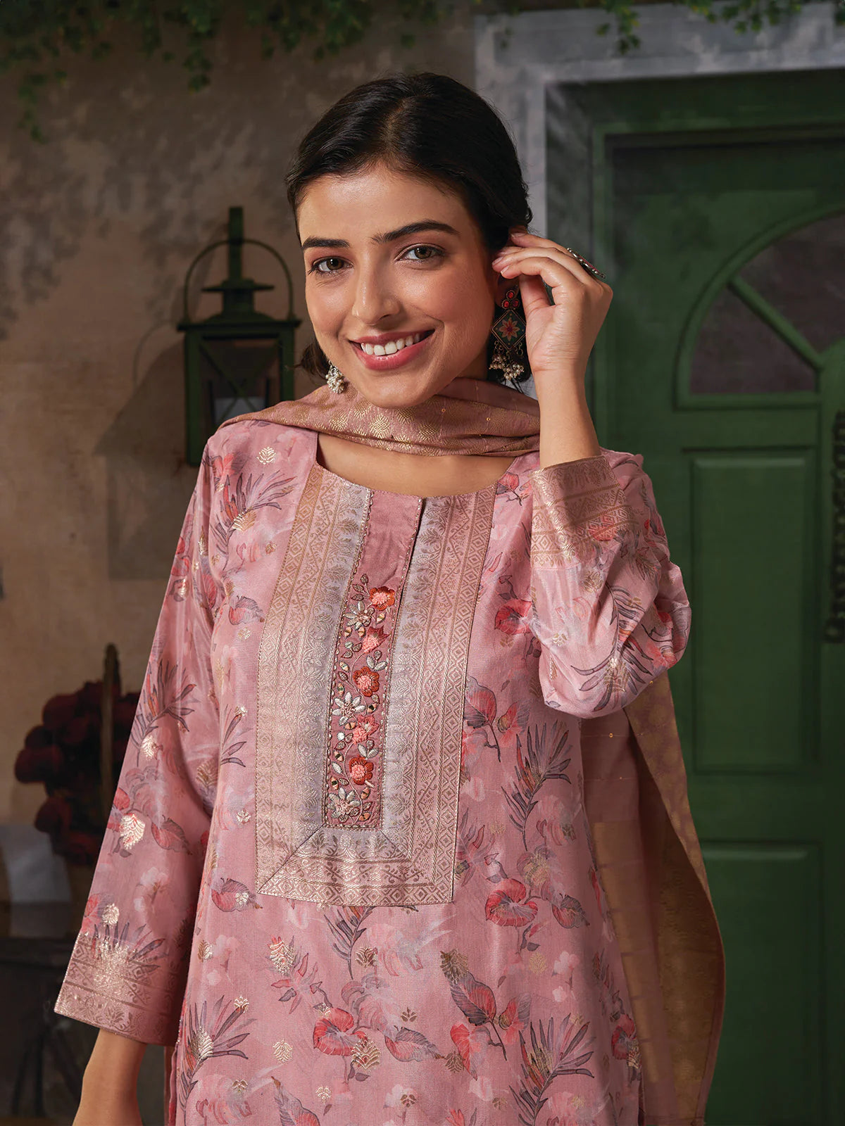 Purvi Kamiz & Pant - Roop Darshan