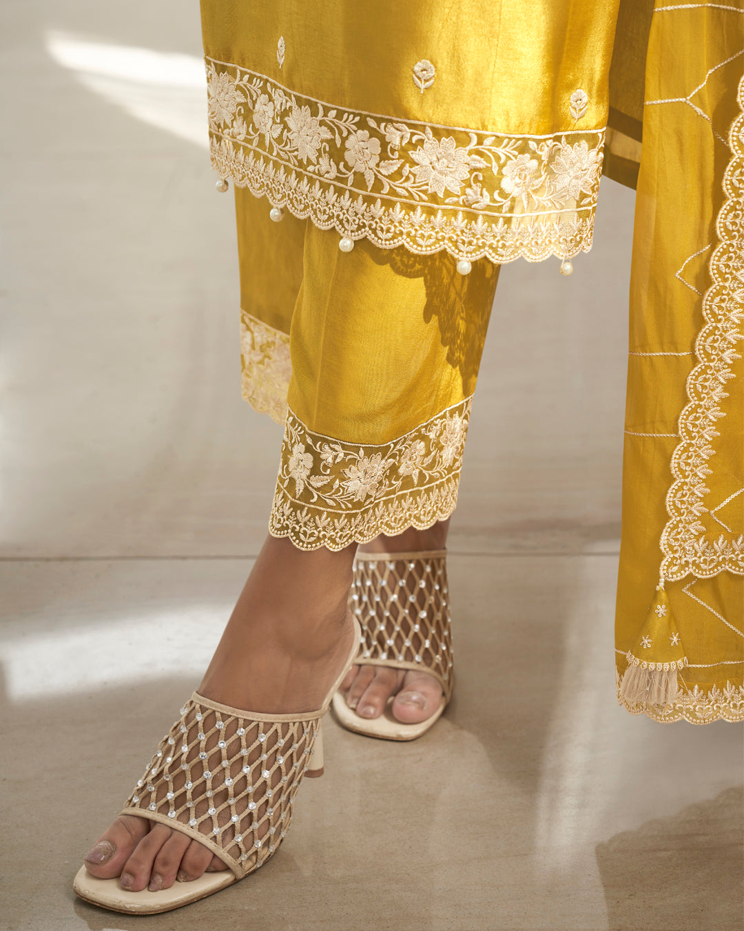 Siya Kamiz & Pant - Roop Darshan