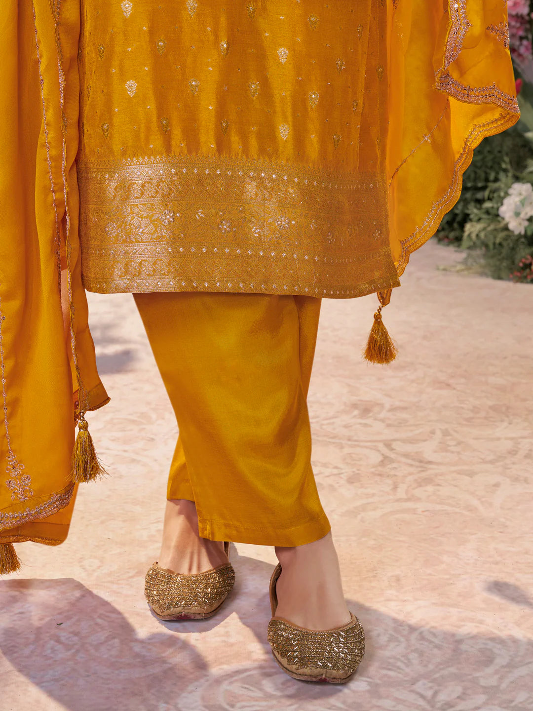 Isha Kamiz & Pant - Roop Darshan