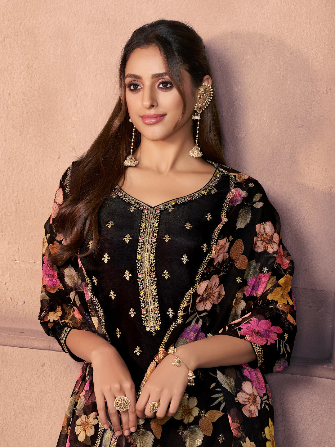 Anamika Kamiz & Pant - Roop Darshan