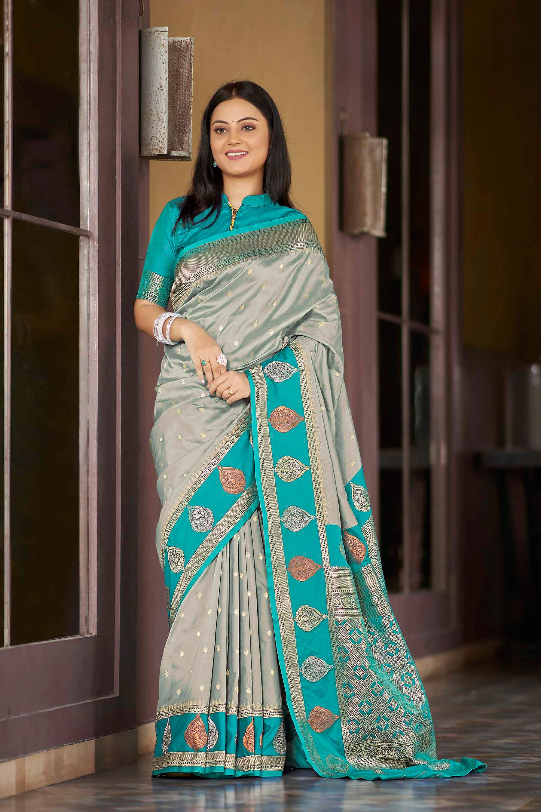 Chetna Weaving Silk Saree - Roop Darshan