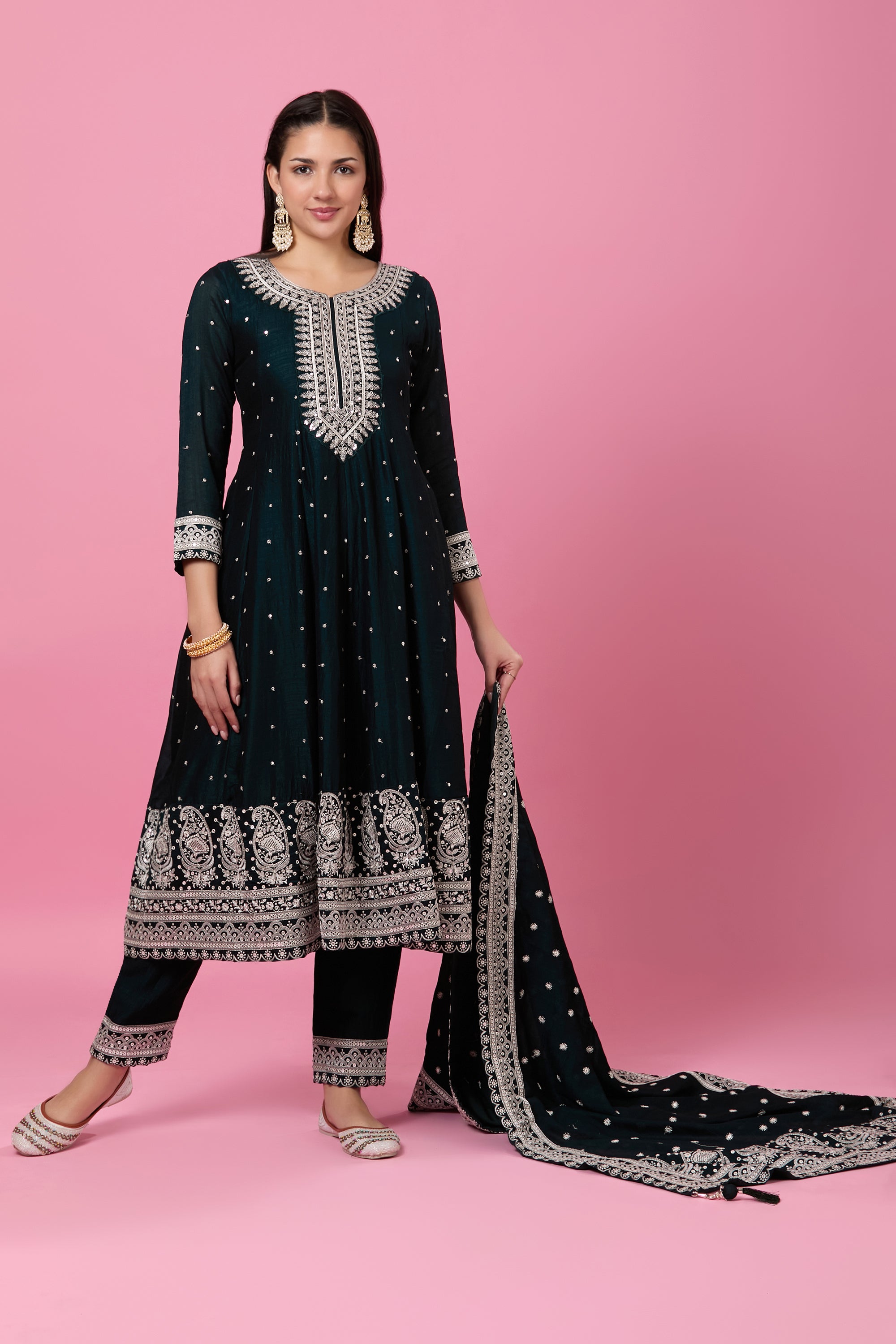 Roshani Kamiz & Pant