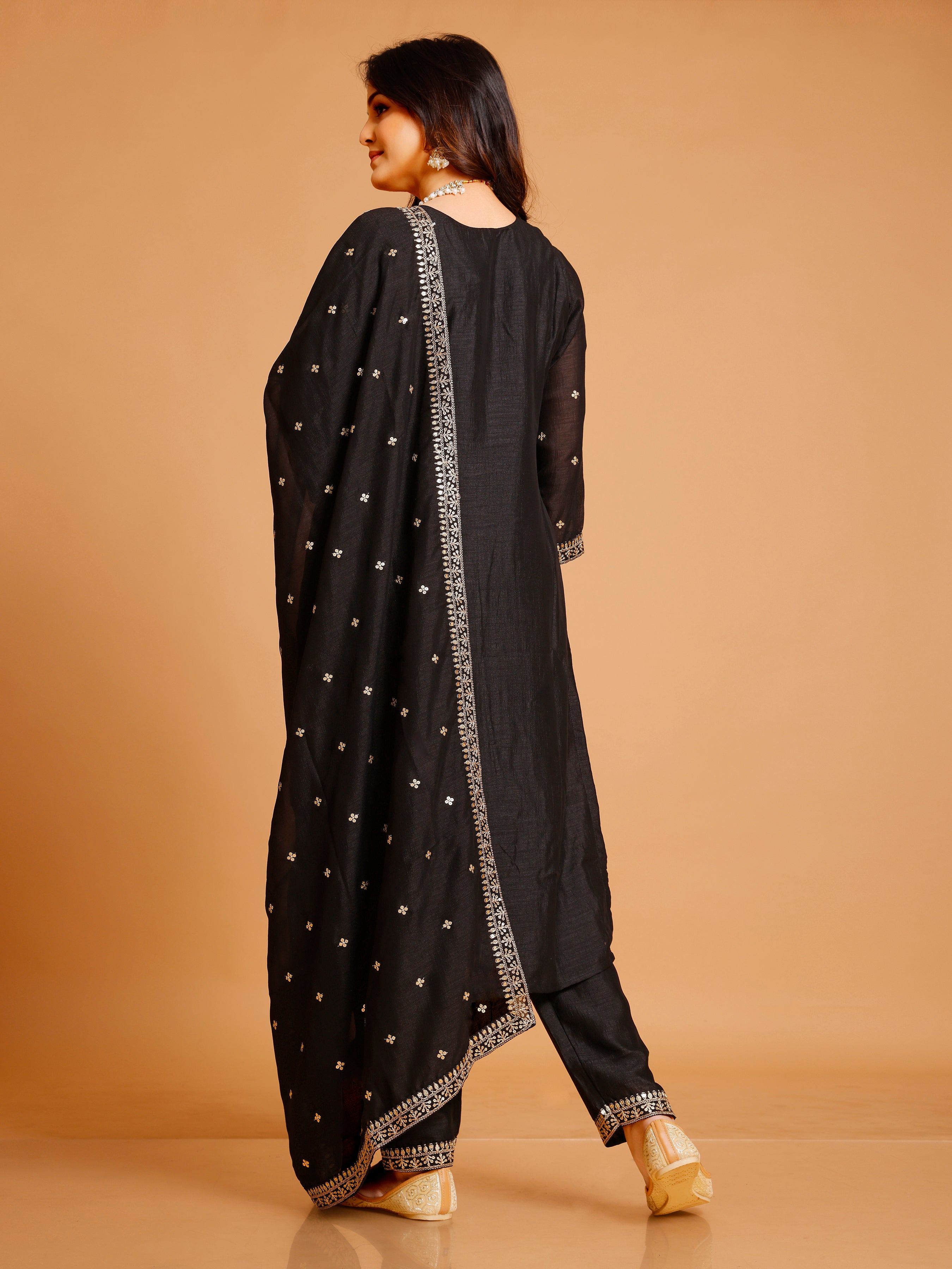 Elena Kamiz & Pant - Roop Darshan