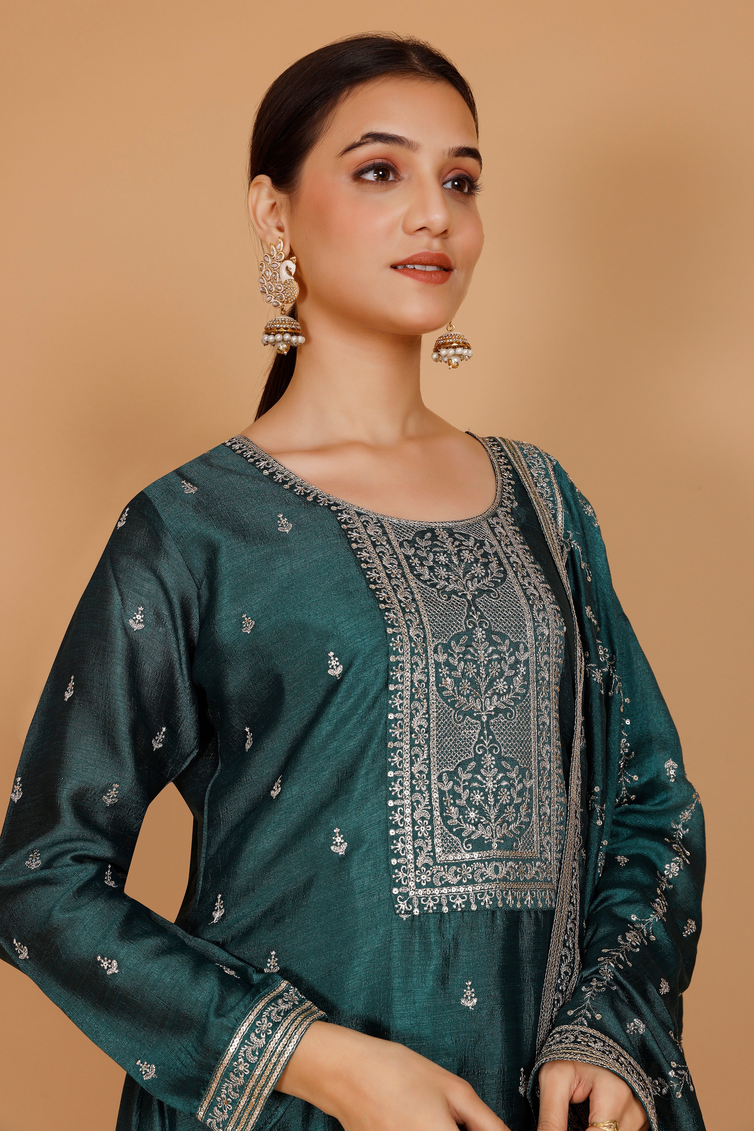 Nia Kamiz & Pant - Roop Darshan