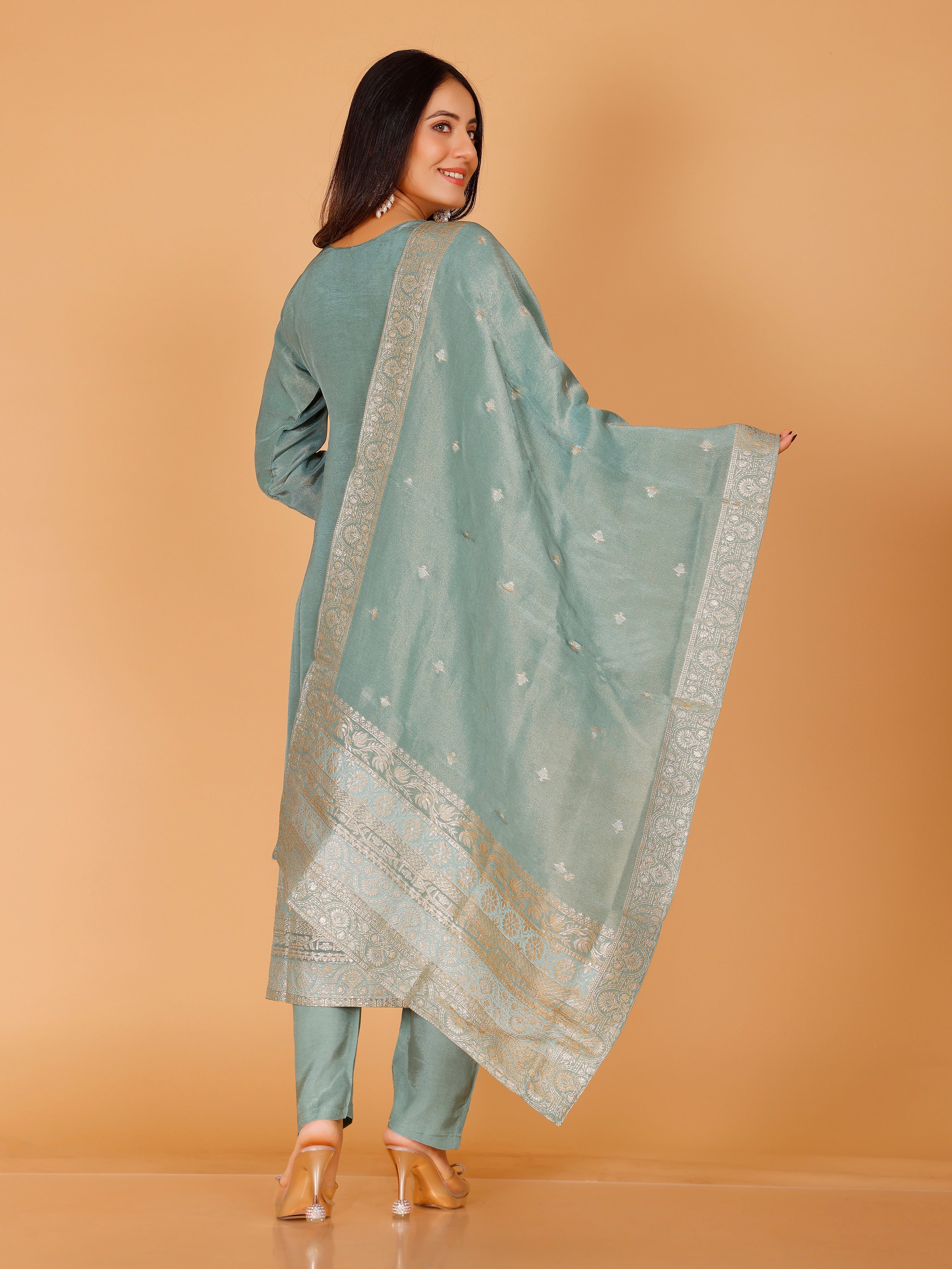 Inaya Kamiz & Pant - Roop Darshan
