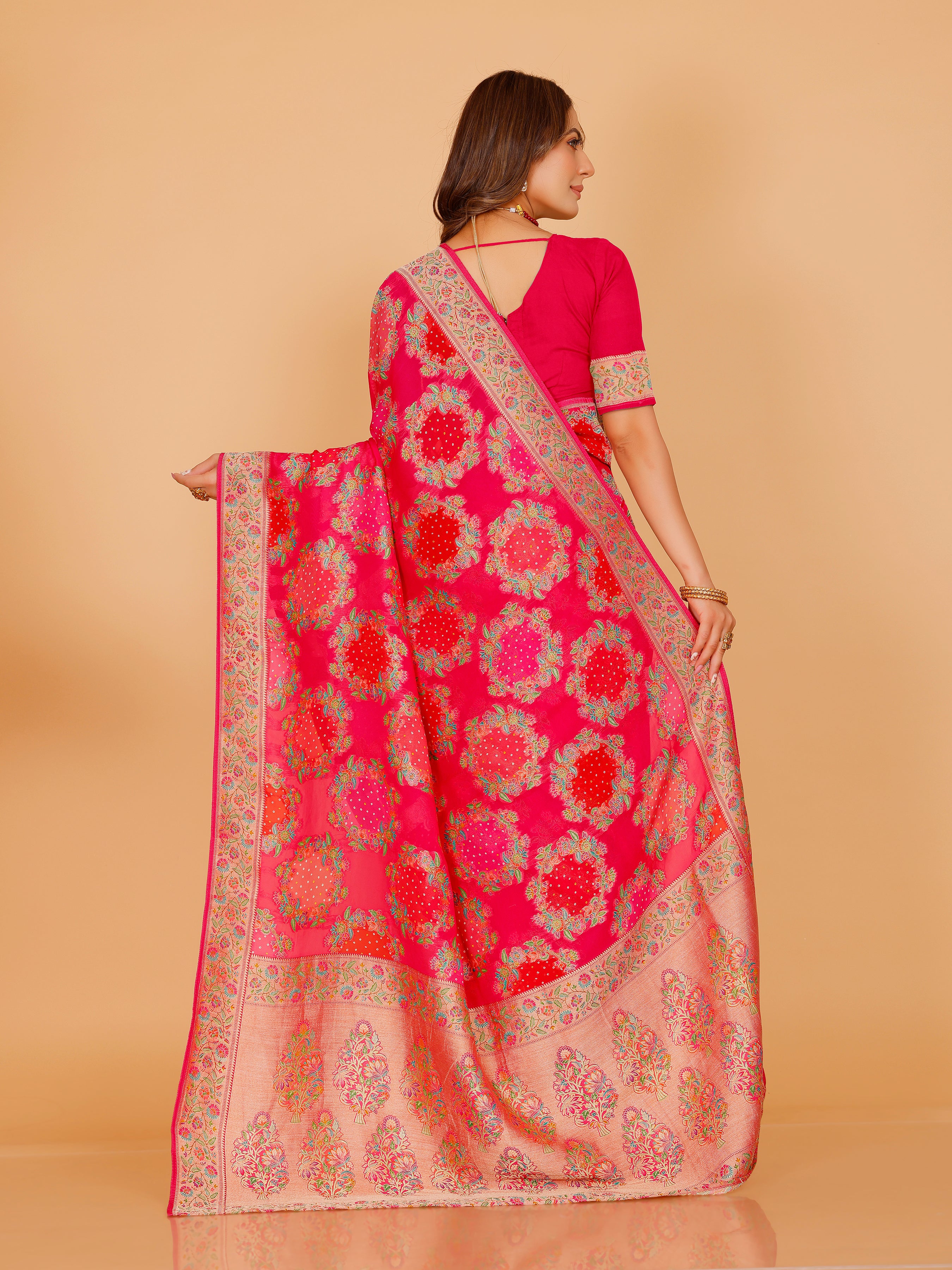 Saavi Saree