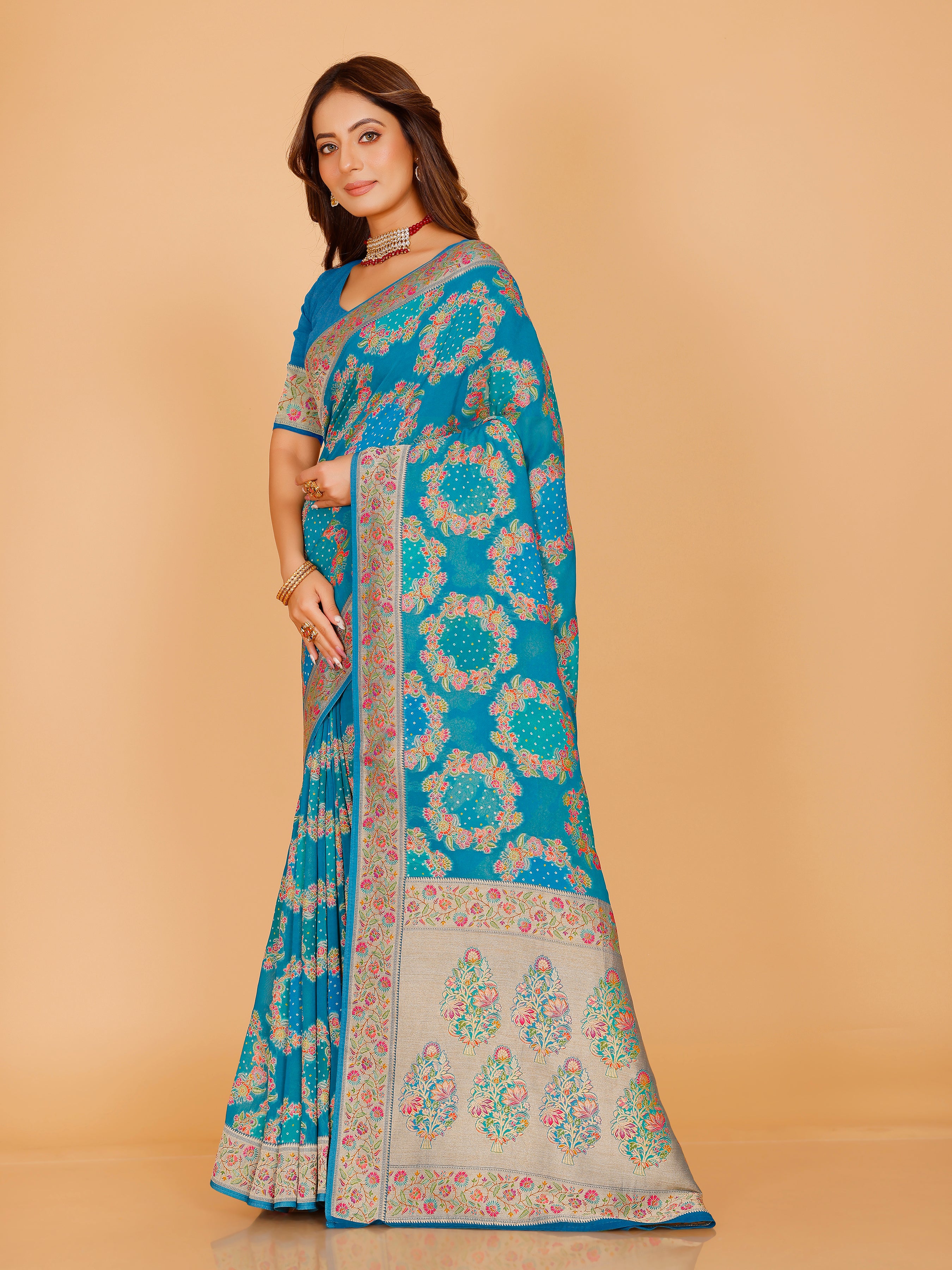 Saavi Saree