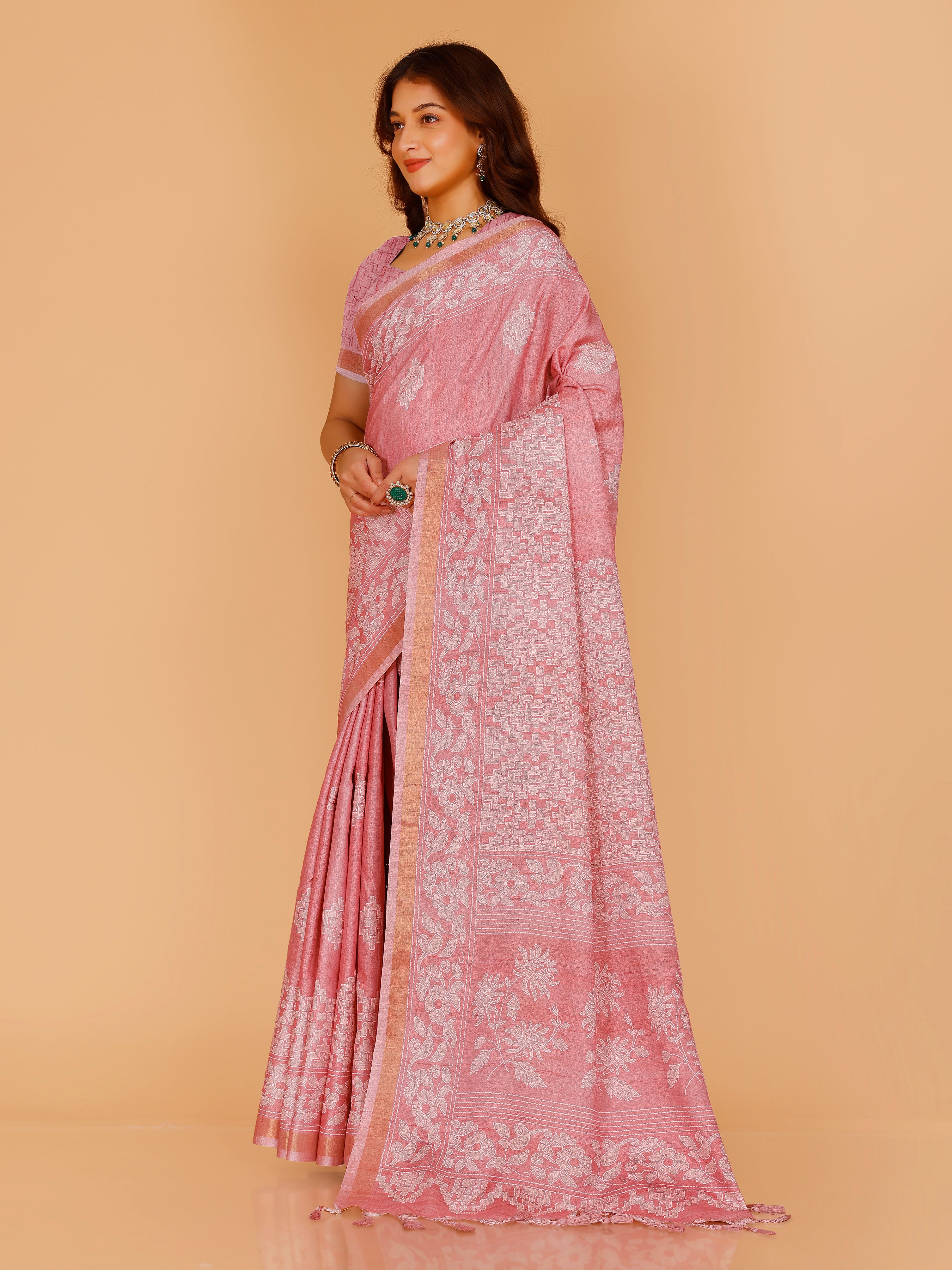 Vedanshi Saree
