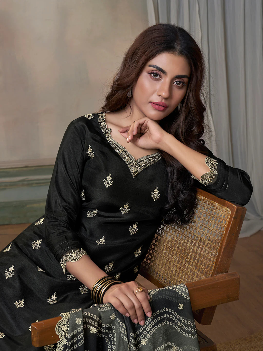 Riya Kamiz & Pant - Roop Darshan