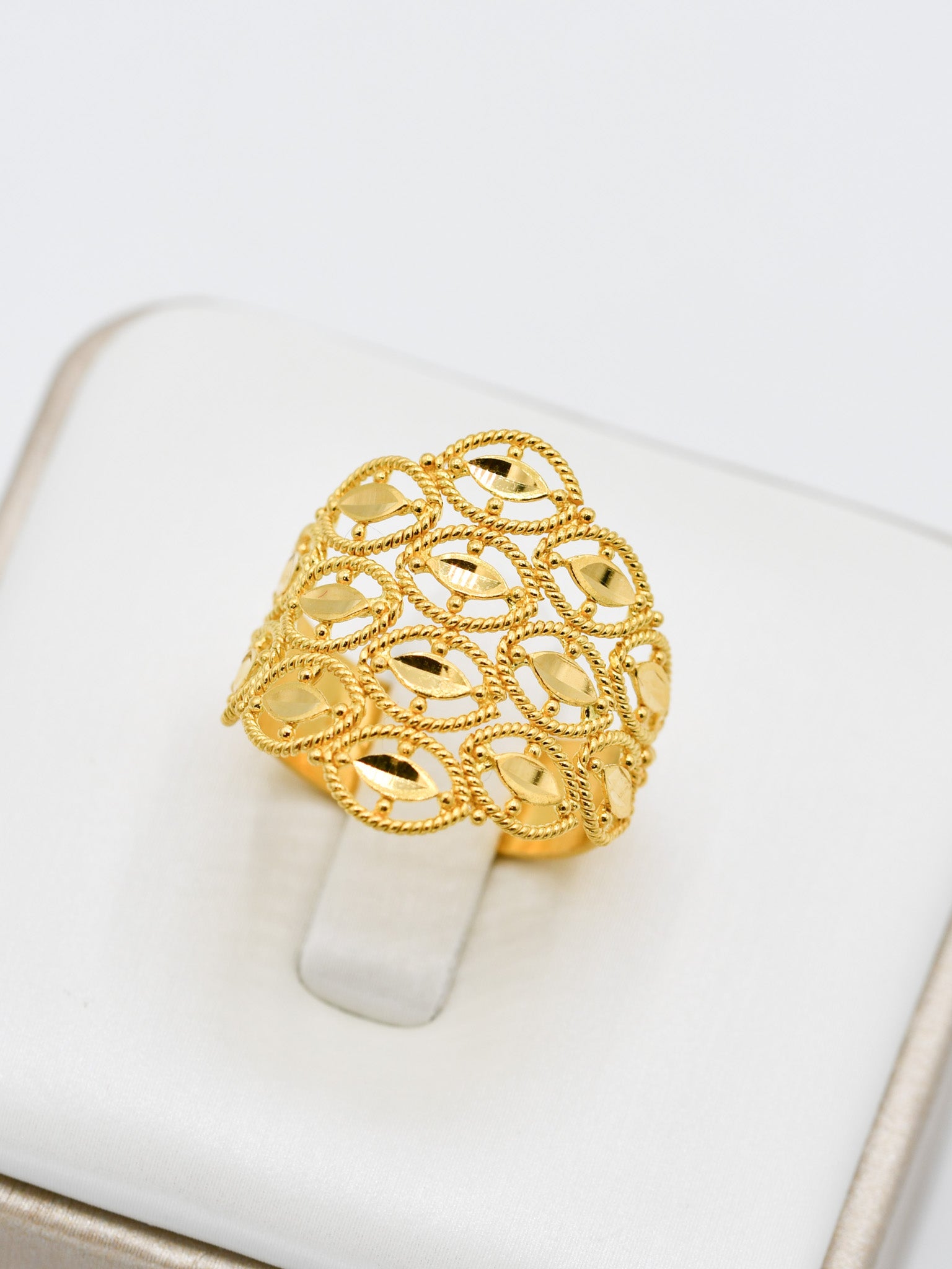 22ct Gold Ladies Ring - Roop Darshan