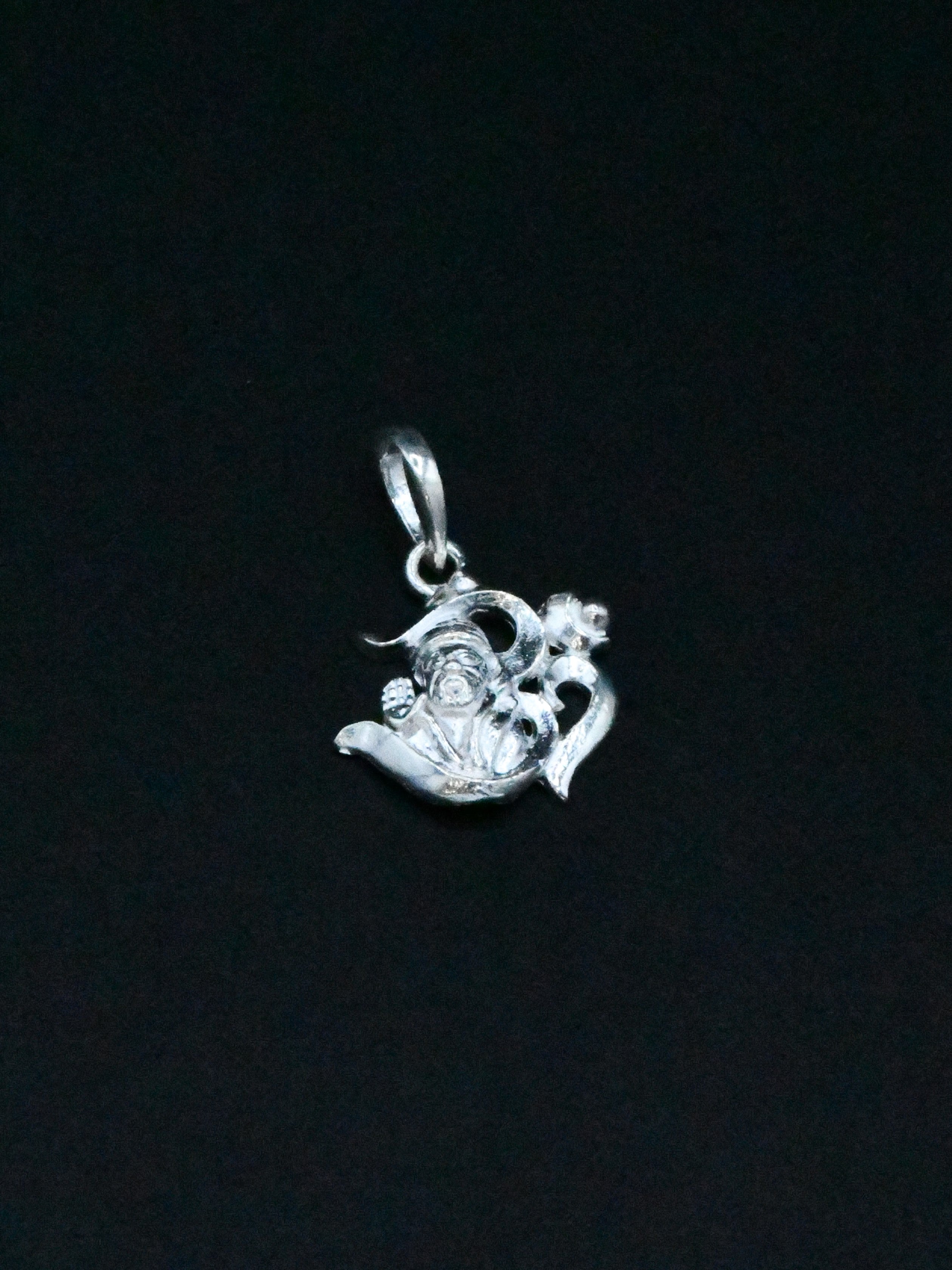 Silver Om Sai Pendant - Roop Darshan