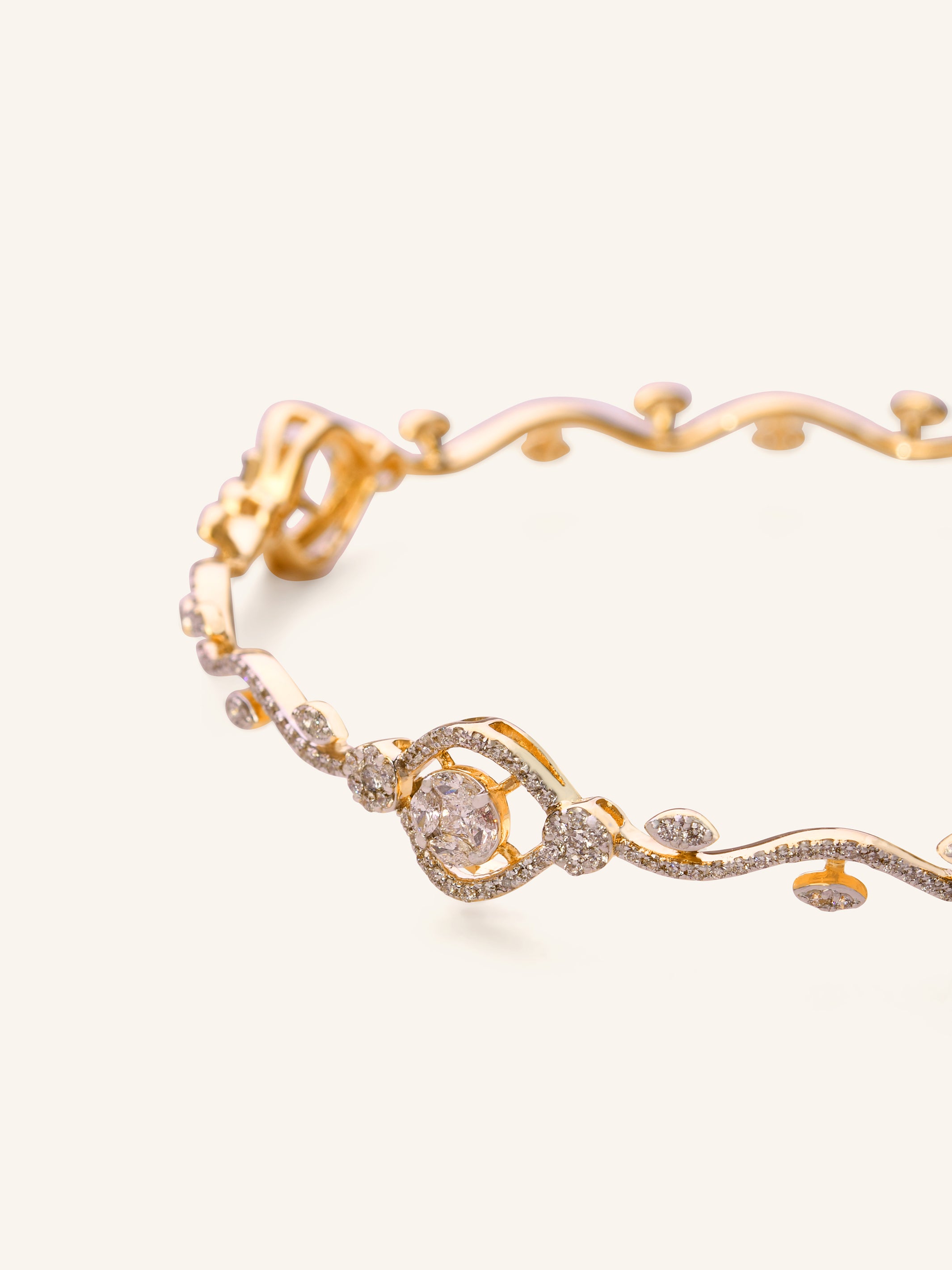 18ct Gold 1 Pc Diamond Bangle - Roop Darshan