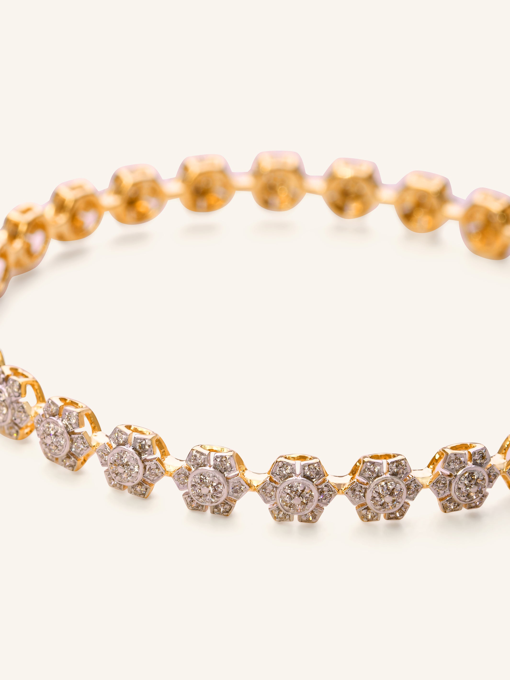 18ct Gold 1 Pc Diamond Bangle - Roop Darshan