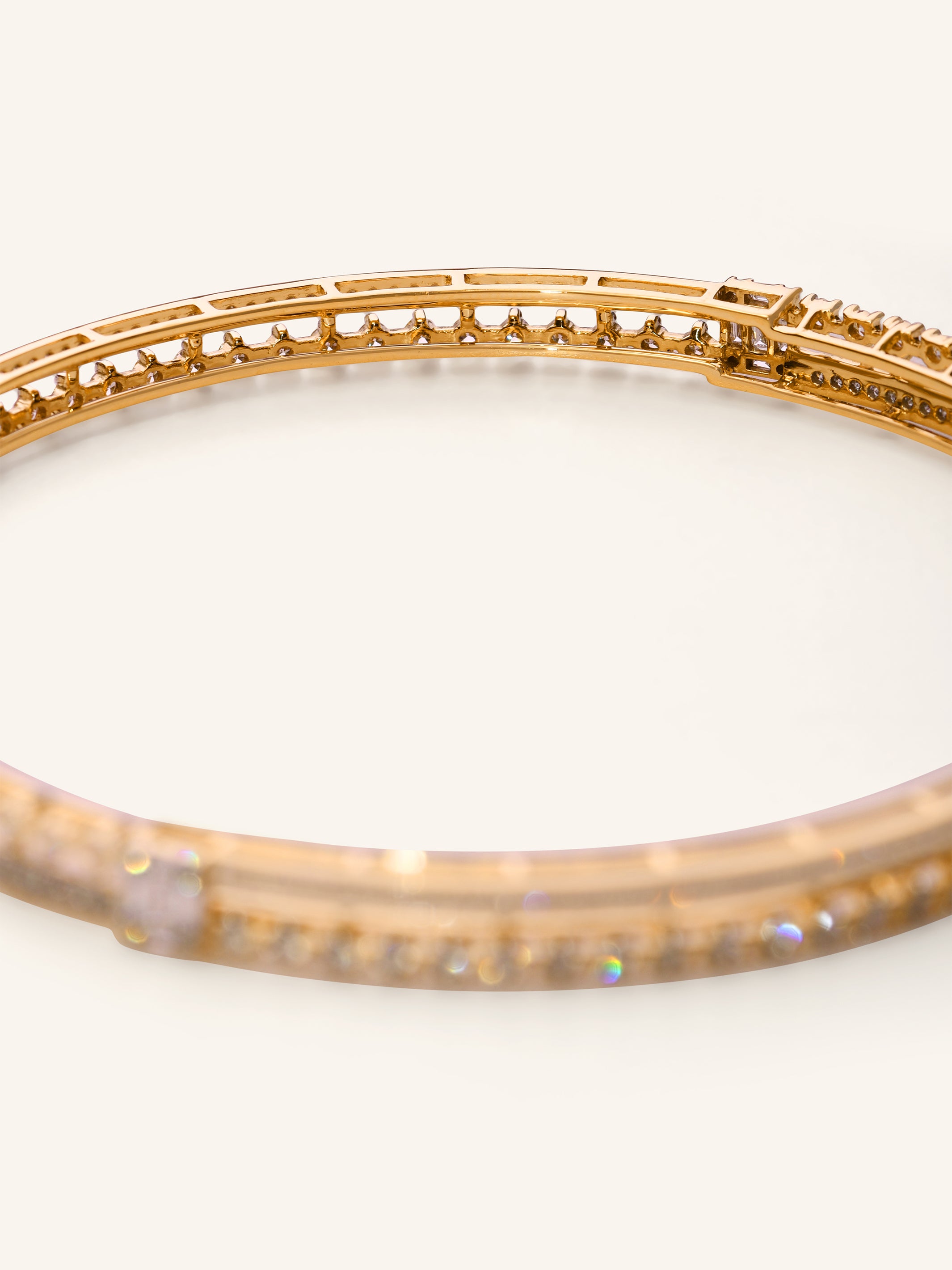 18ct Gold 1 Pc Diamond Bangle - Roop Darshan