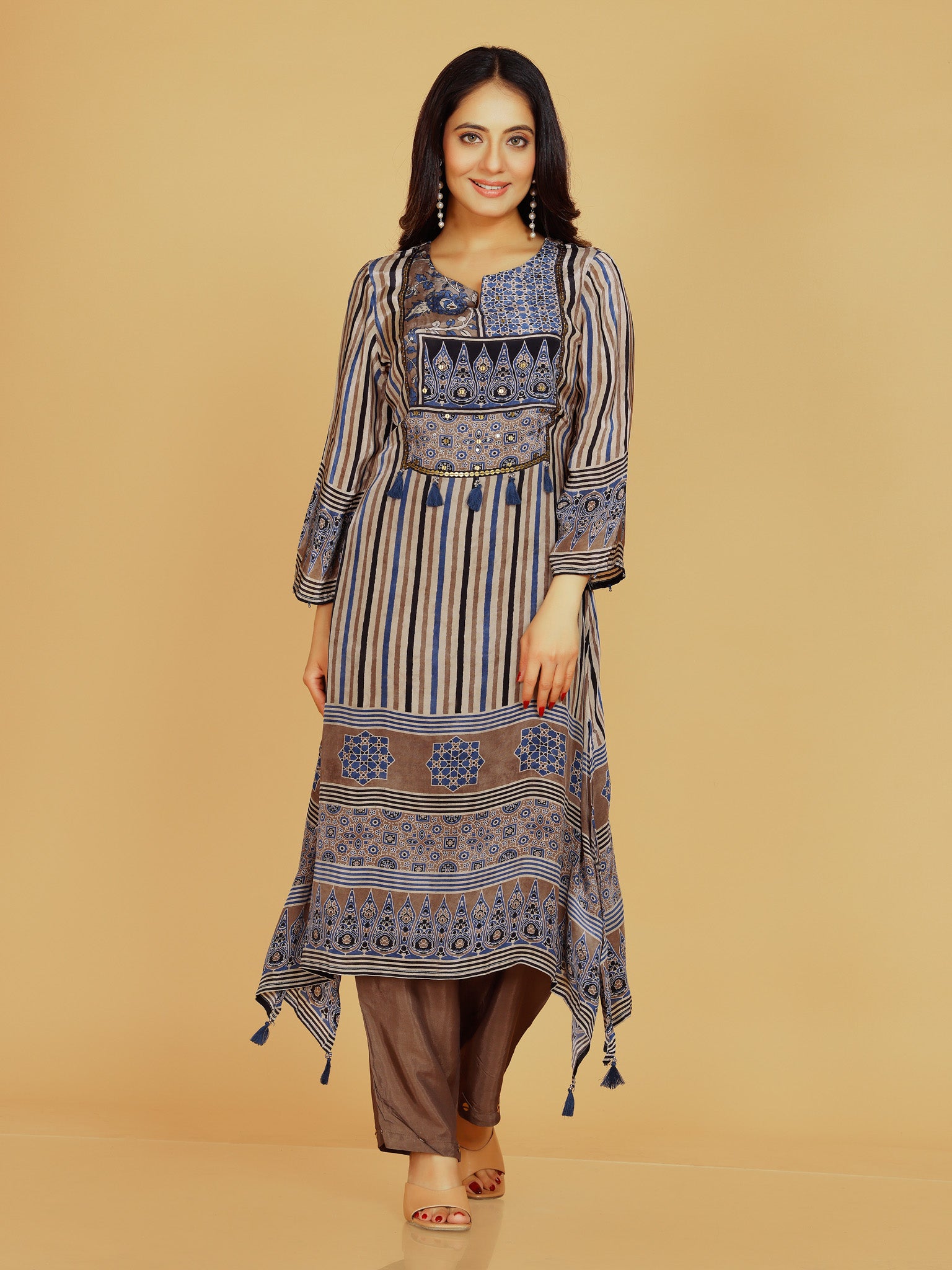 Lavanya Kamiz & Pant - Roop Darshan