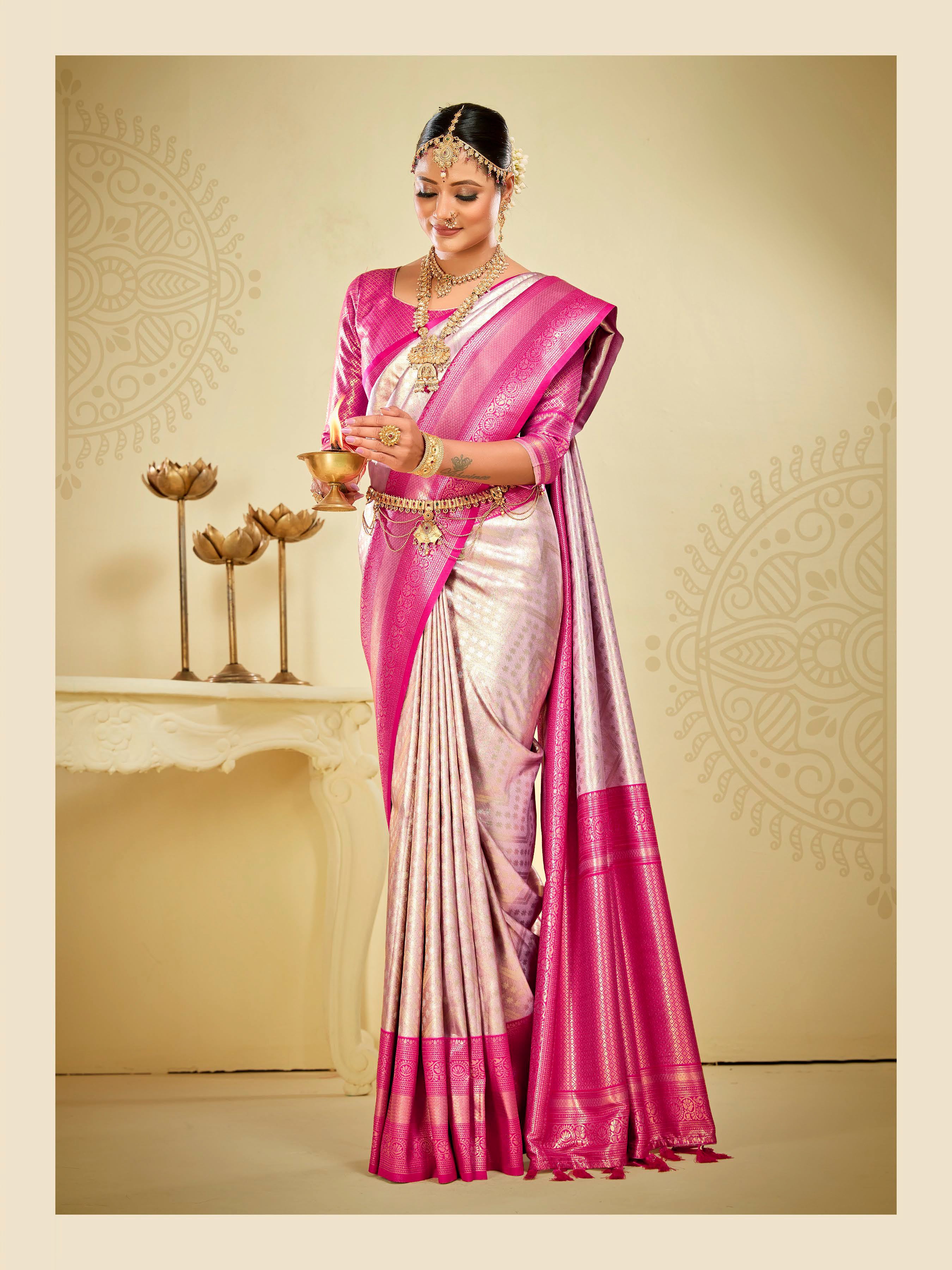 Aanavi Saree
