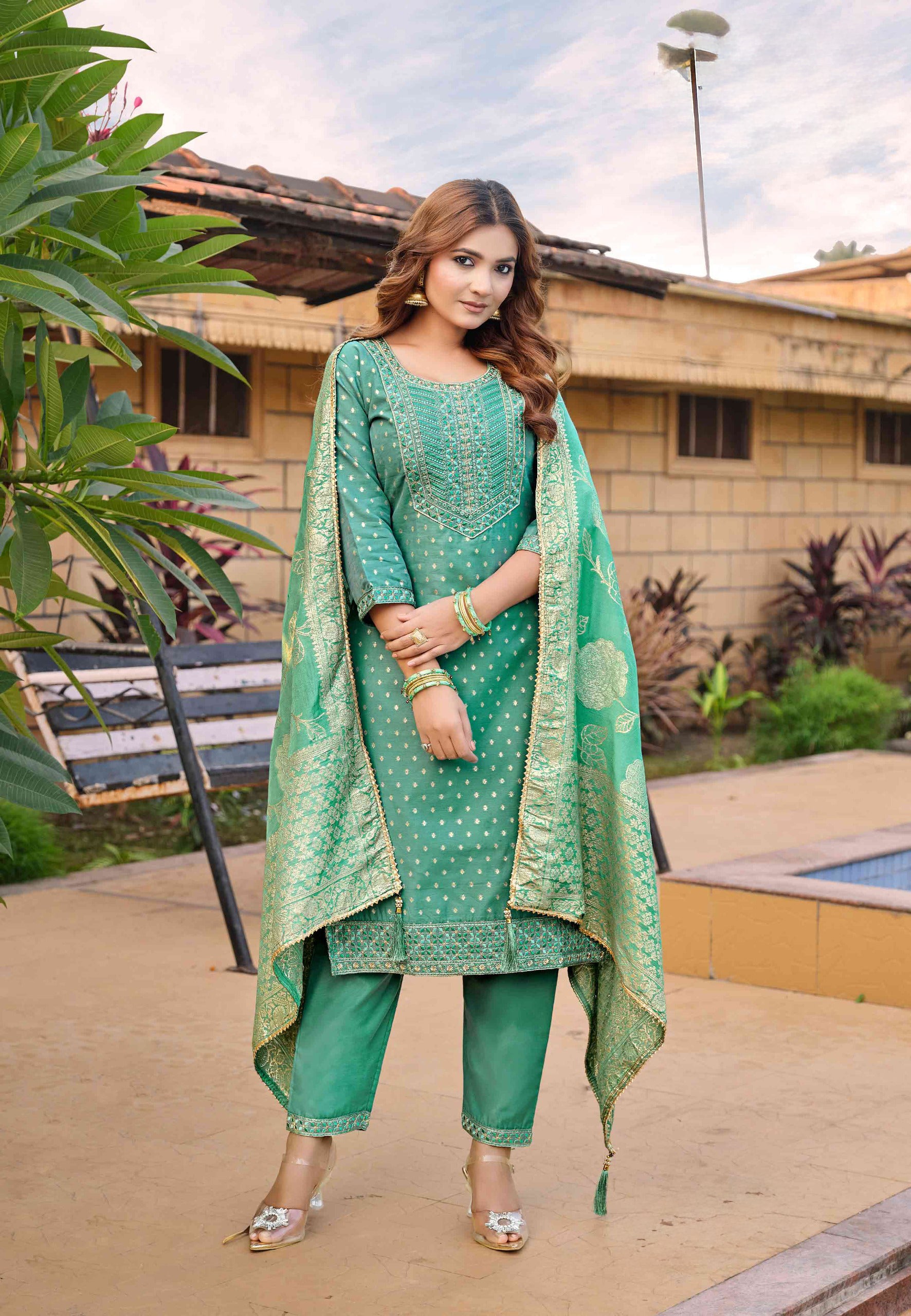 Swara Kamiz & Pant