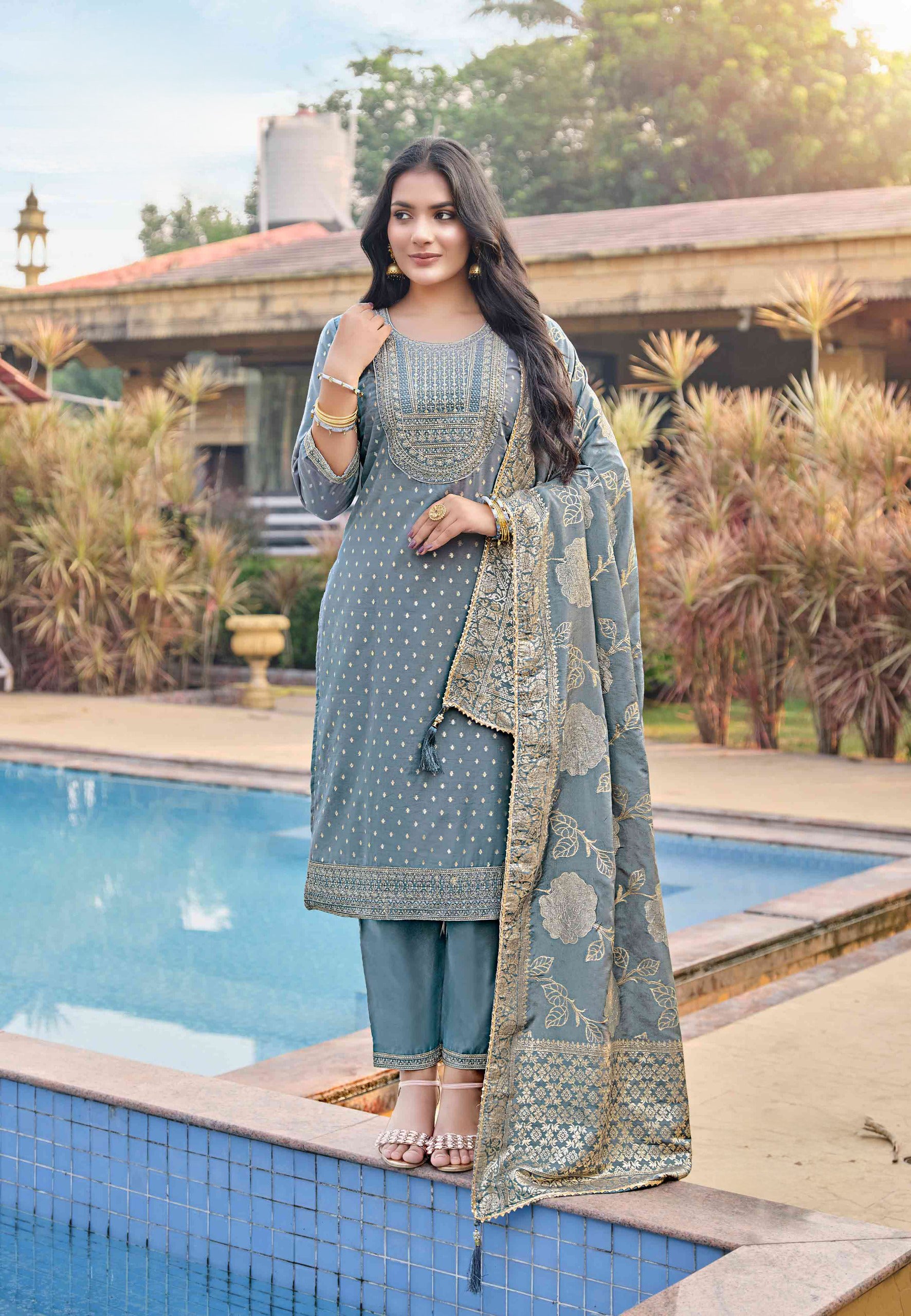Swara Kamiz & Pant