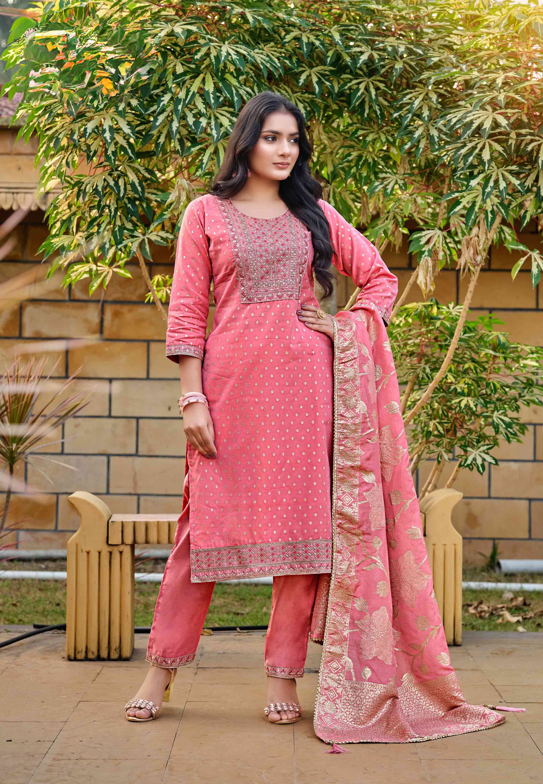 Swara Kamiz & Pant