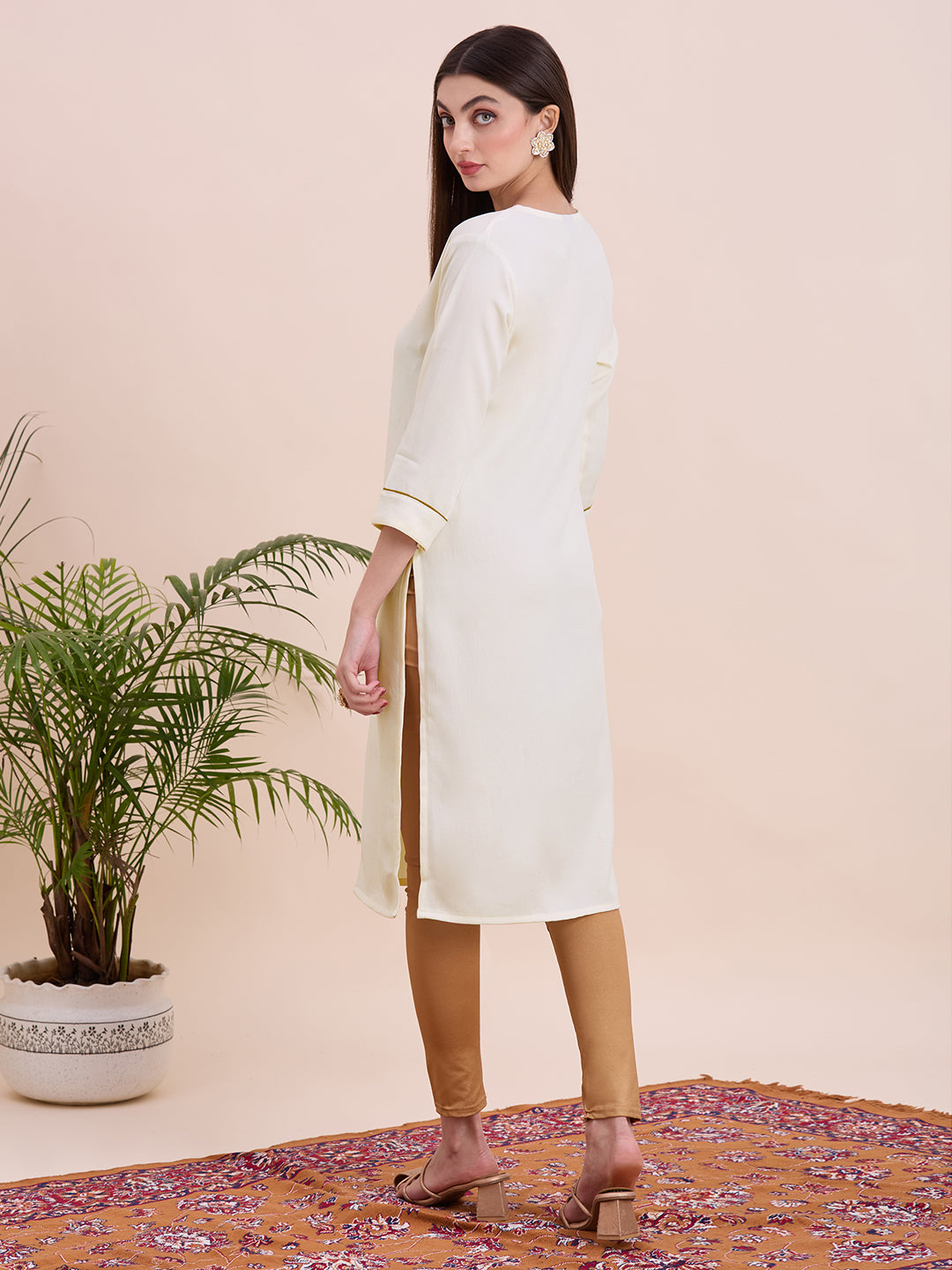 Zoya Kurti - Roop Darshan