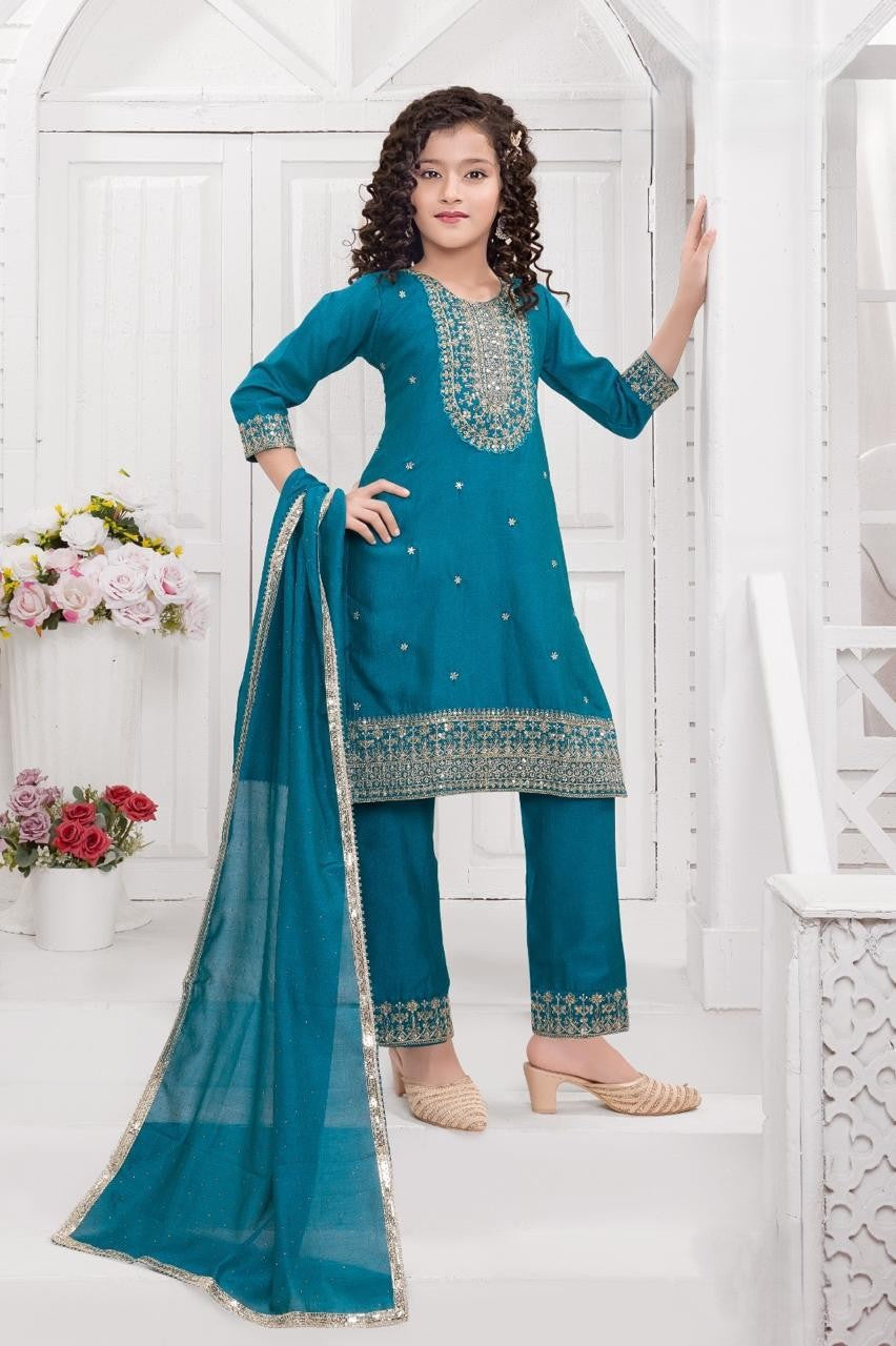 Shreya Kamiz & Pant - Roop Darshan