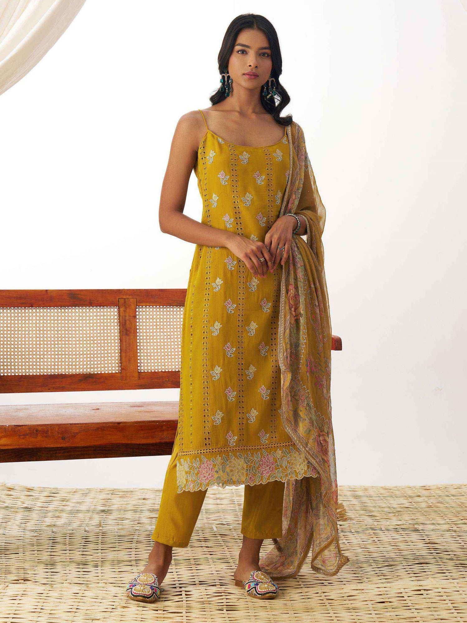 Tanya Kamiz & Pant - Roop Darshan