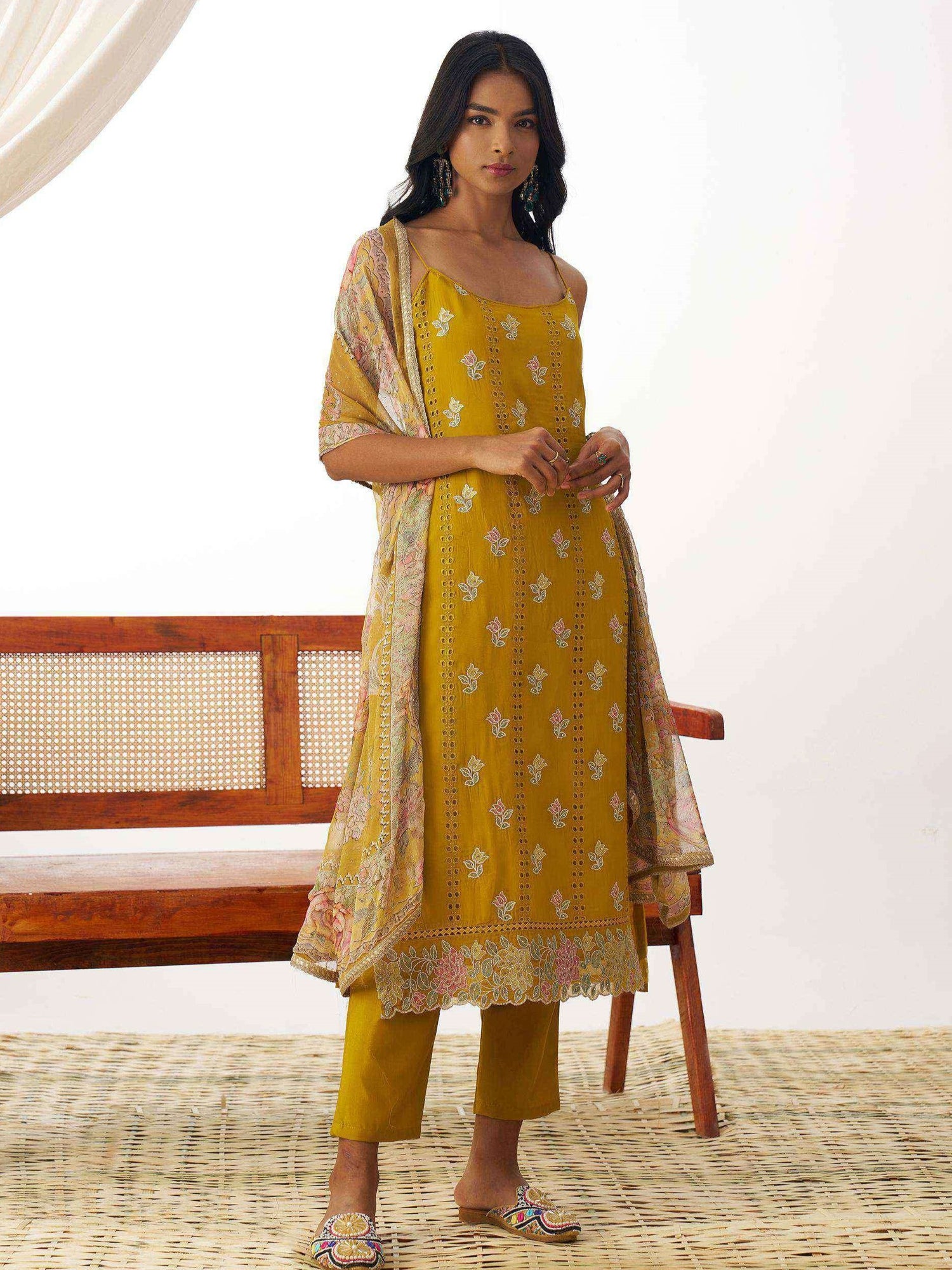 Tanya Kamiz & Pant - Roop Darshan