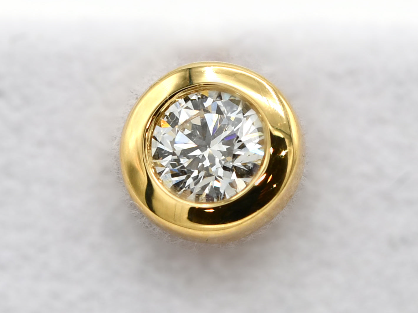 18ct Gold Round Bezel Diamond Stud Earrings - Roop Darshan