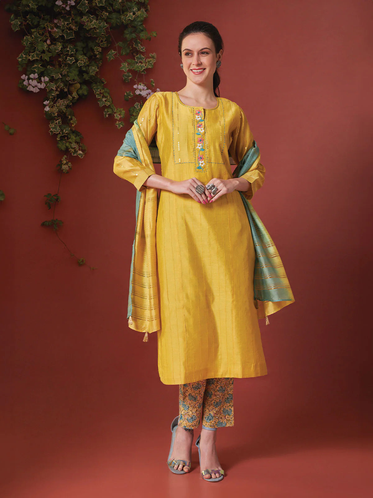 Jaya Kamiz &amp; Pant - Roop Darshan