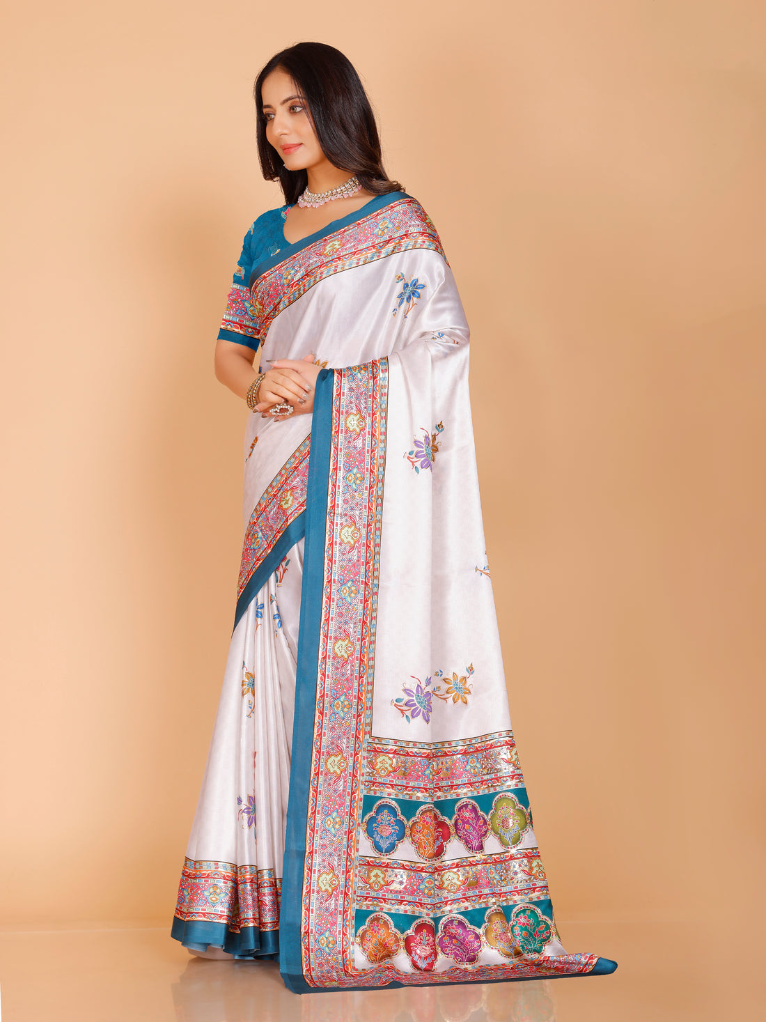Navya Saree