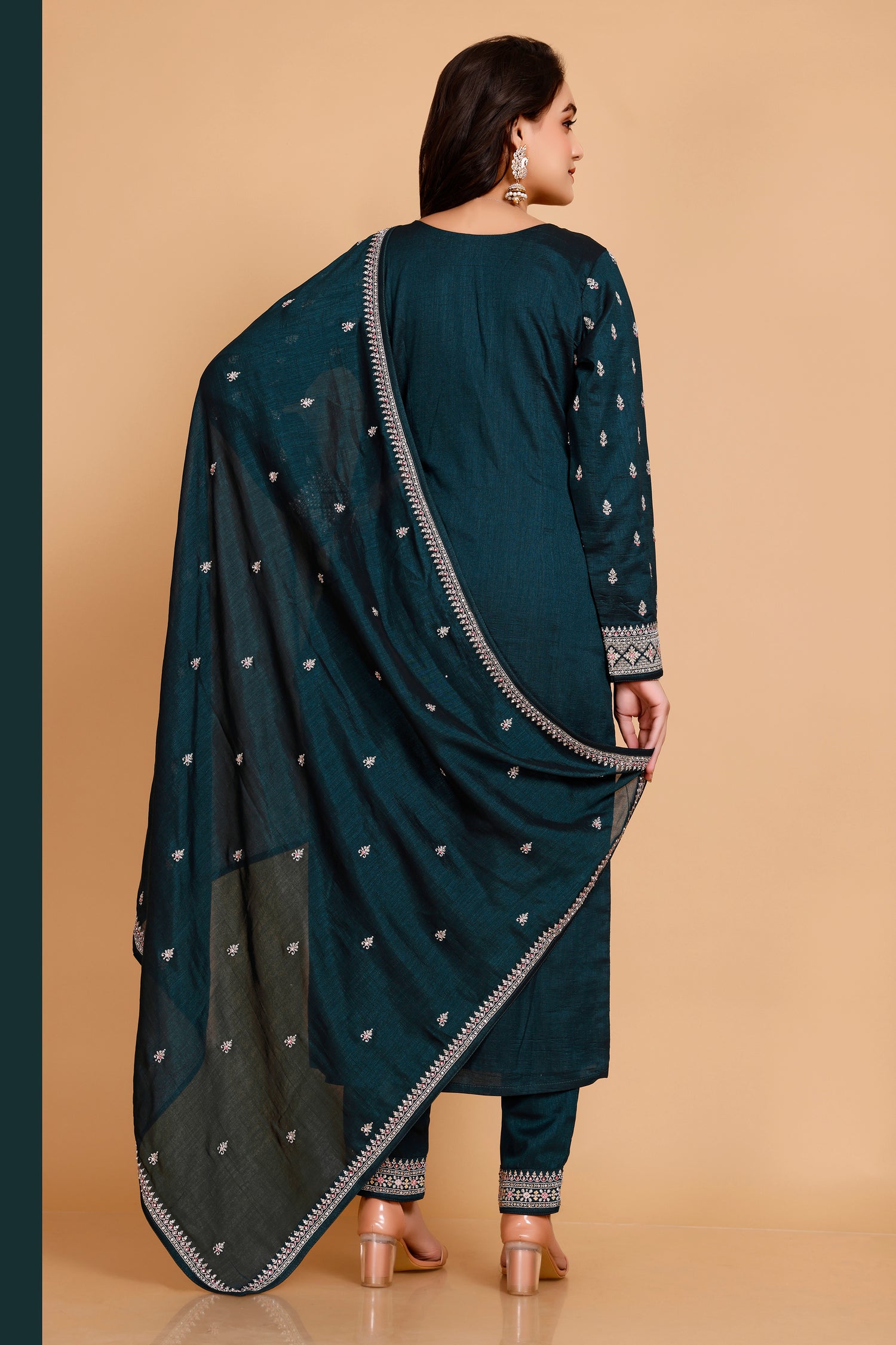 Divya Kamiz &amp; Pant - Roop Darshan
