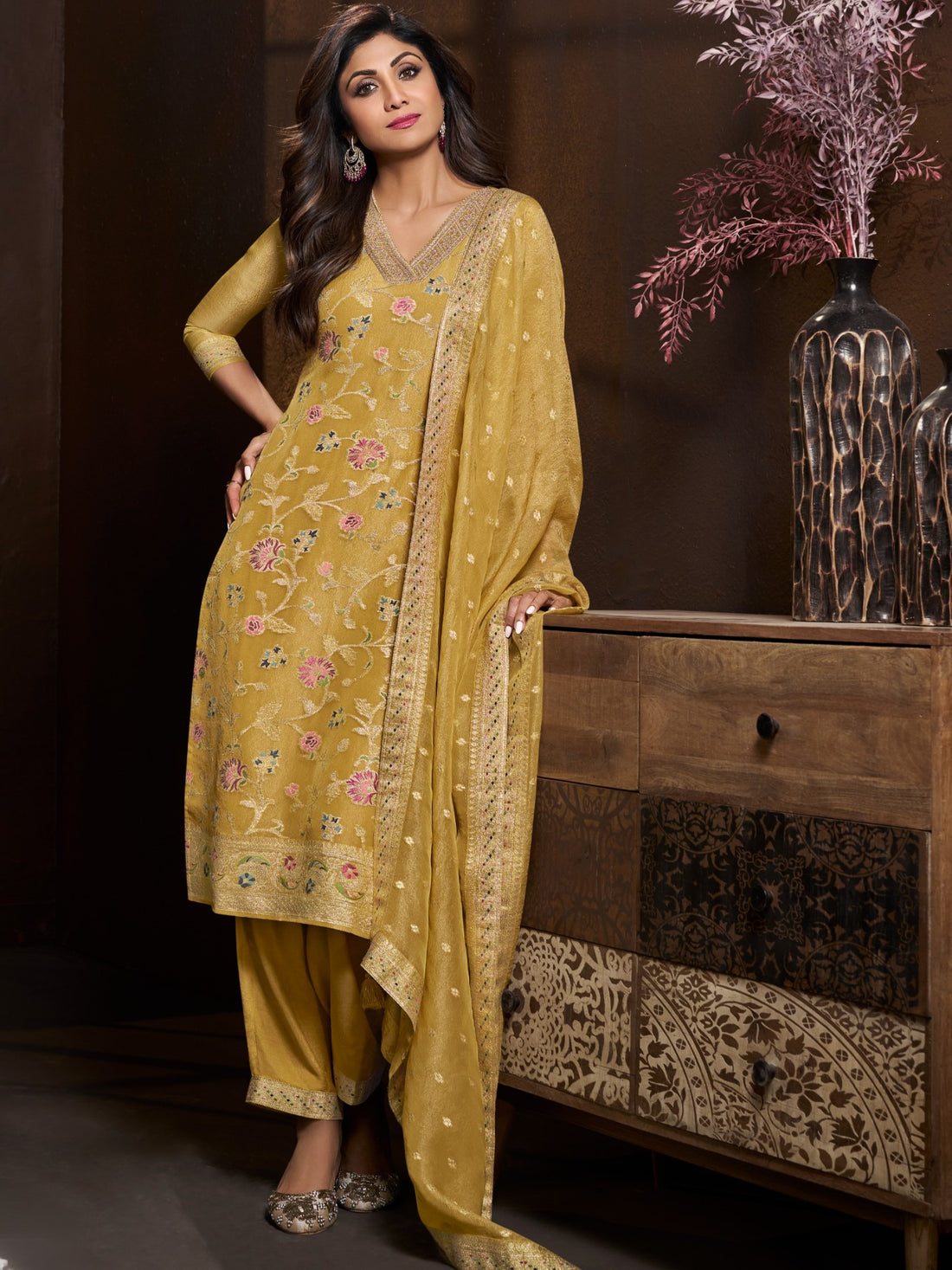 Mira Kamiz &amp; Pant - Roop Darshan