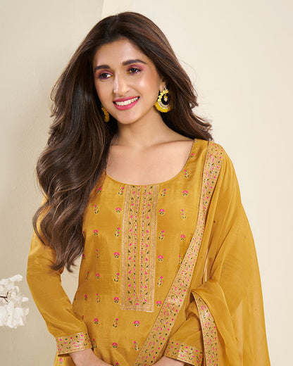 Priyanka Kamiz &amp; Pant