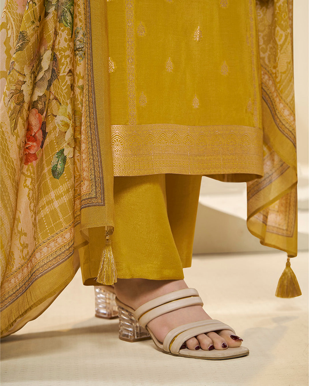 Vaani Kamiz &amp; Pant - Roop Darshan
