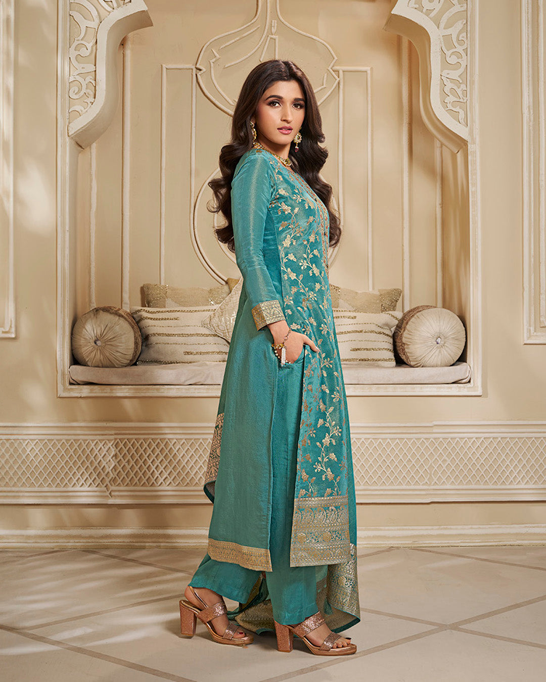 Mahira Kamiz &amp; Pant - Roop Darshan