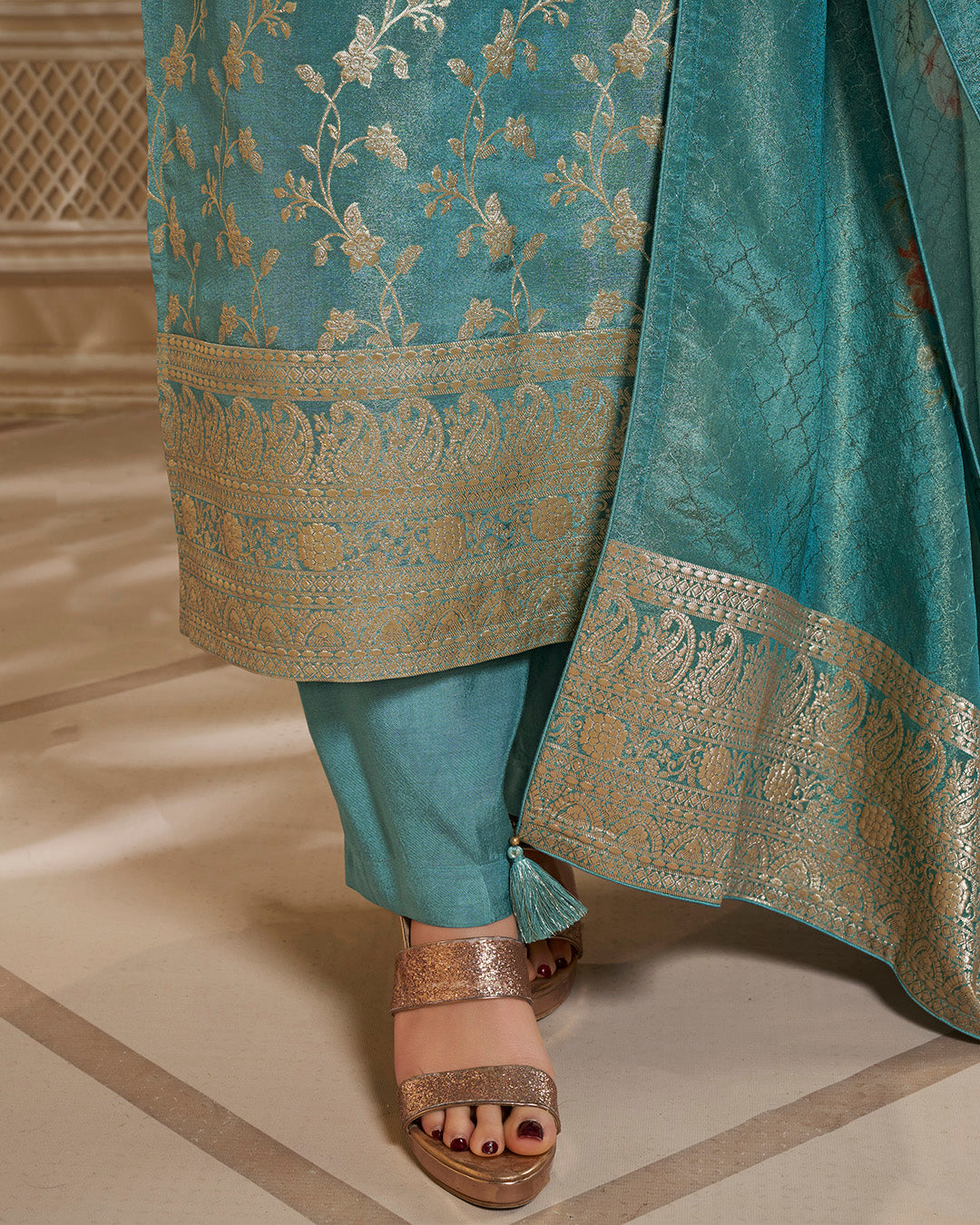 Mahira Kamiz &amp; Pant - Roop Darshan