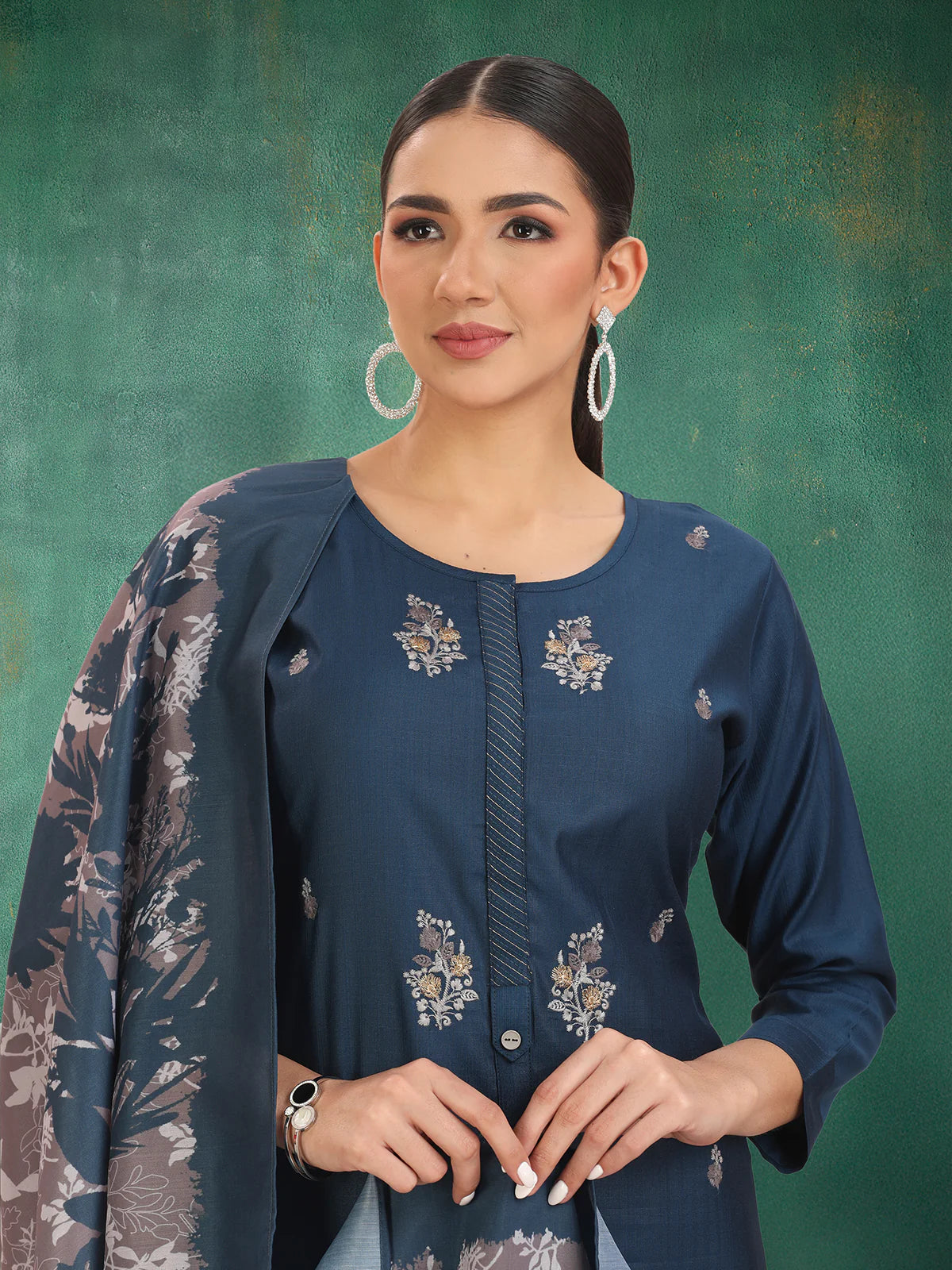 Rishika Kamiz &amp; Pant - Roop Darshan
