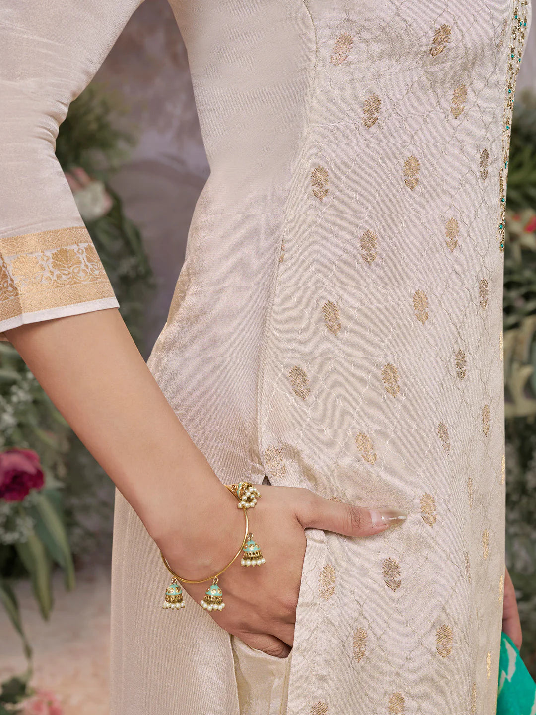 Nilam Kamiz &amp; Pant - Roop Darshan