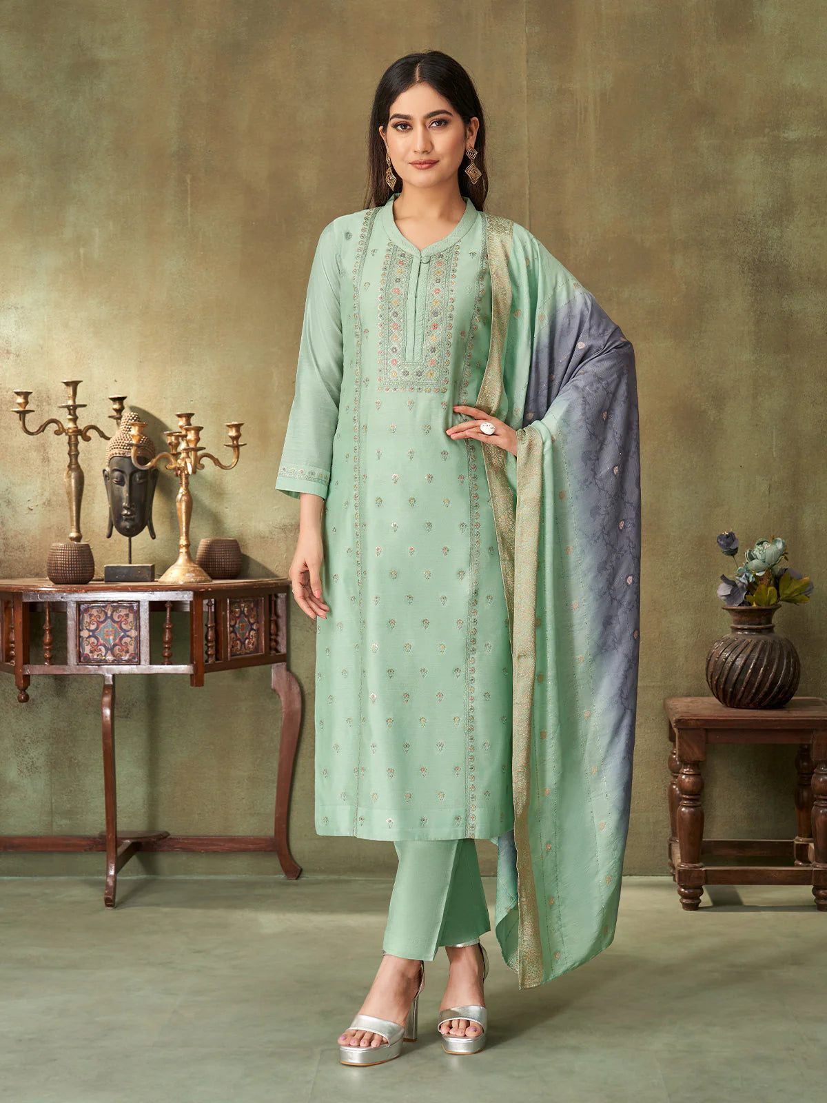 Ratna Kamiz &amp; Pant - Roop Darshan