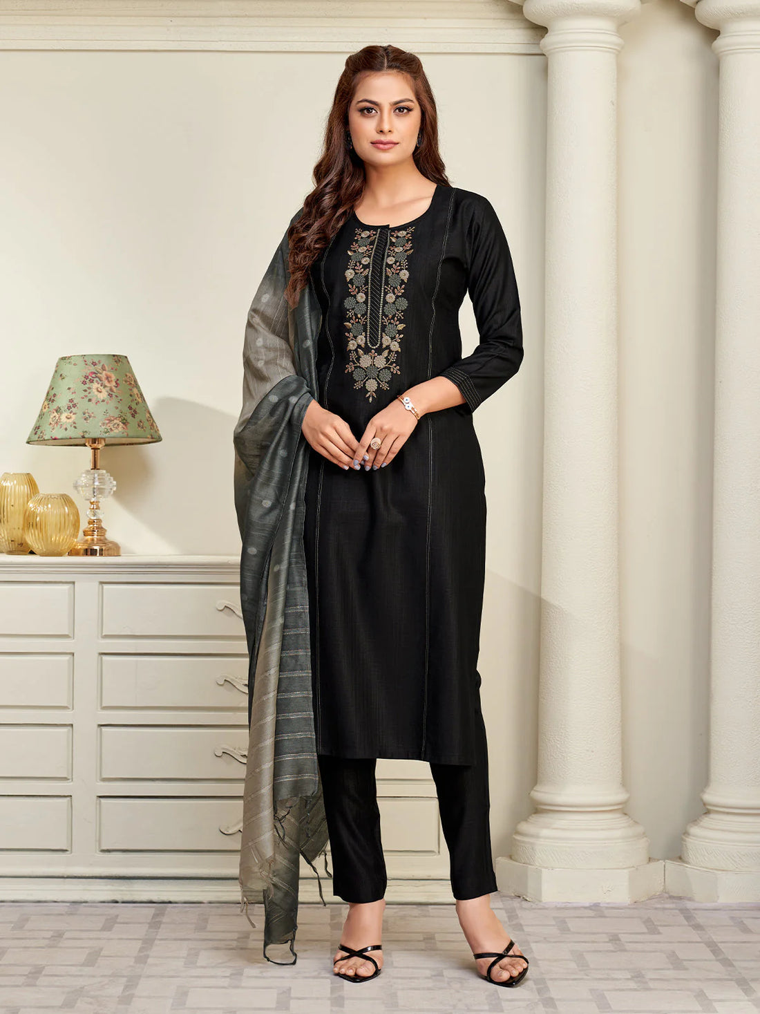 Rashmi Kamiz &amp; Pant - Roop Darshan