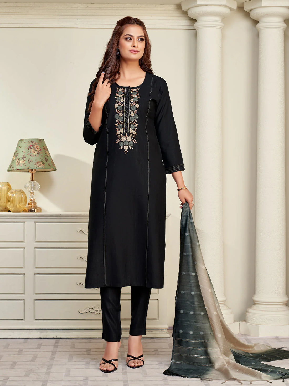 Rashmi Kamiz &amp; Pant - Roop Darshan