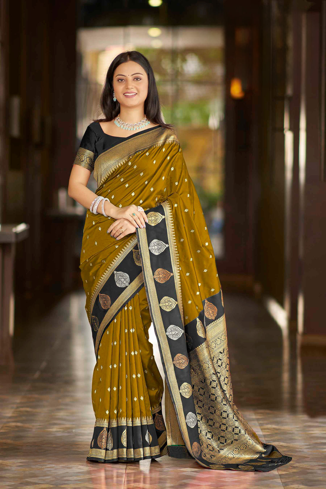 Chetna Weaving Silk Saree - Roop Darshan