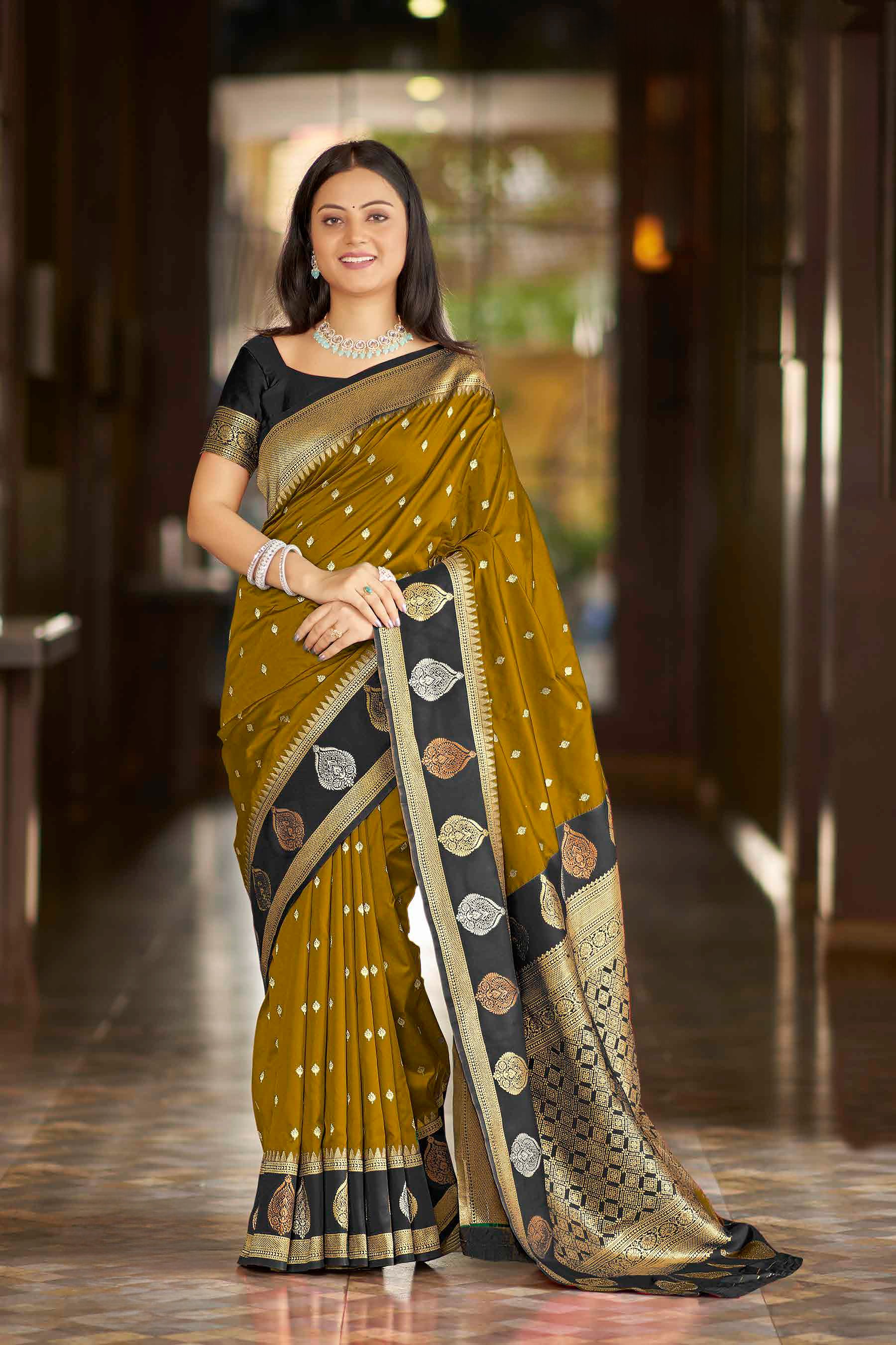 Chetna Weaving Silk Saree - Roop Darshan