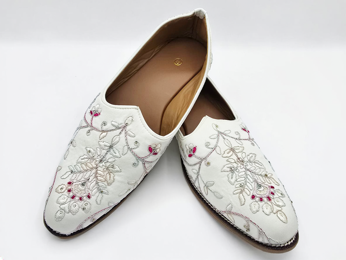 Mens Embroidered Juti