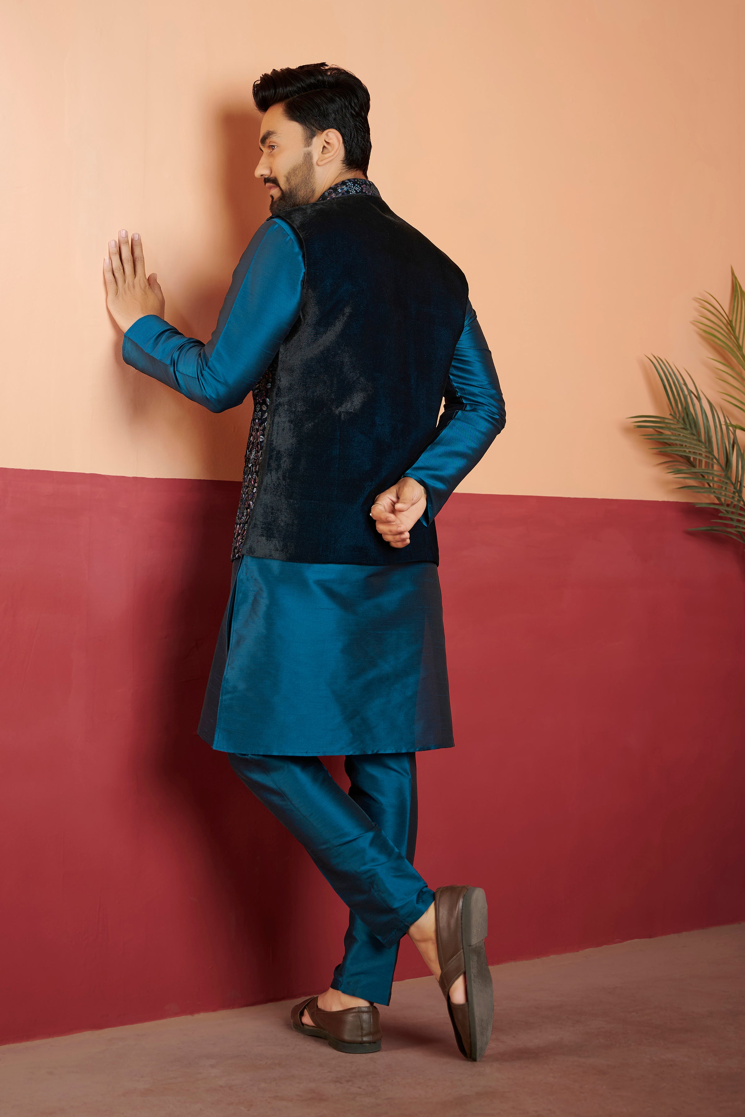 Mens Kurta Set With Jacket - Roop Darshan