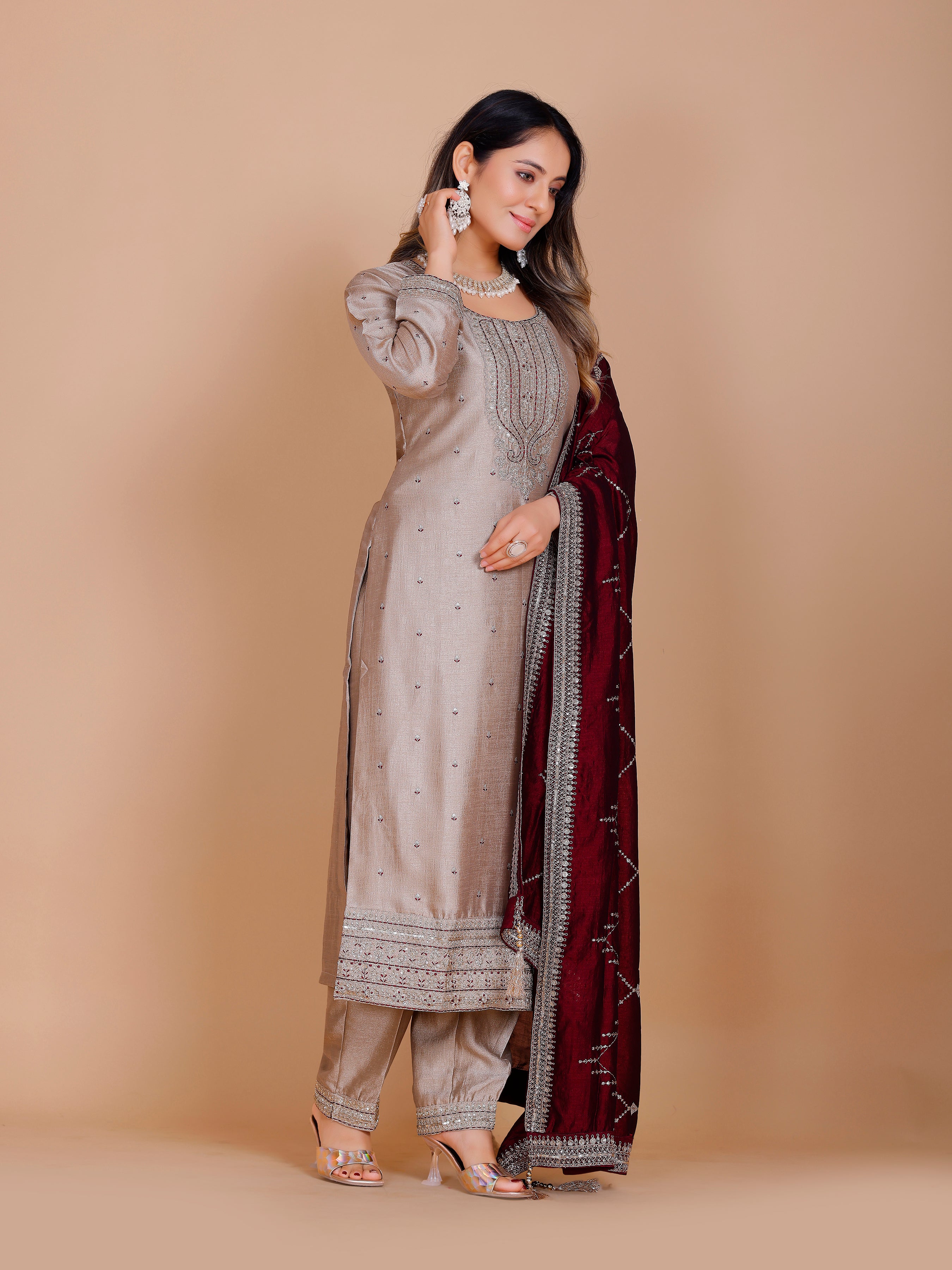 Mahima Kamiz &amp; Pant - Roop Darshan