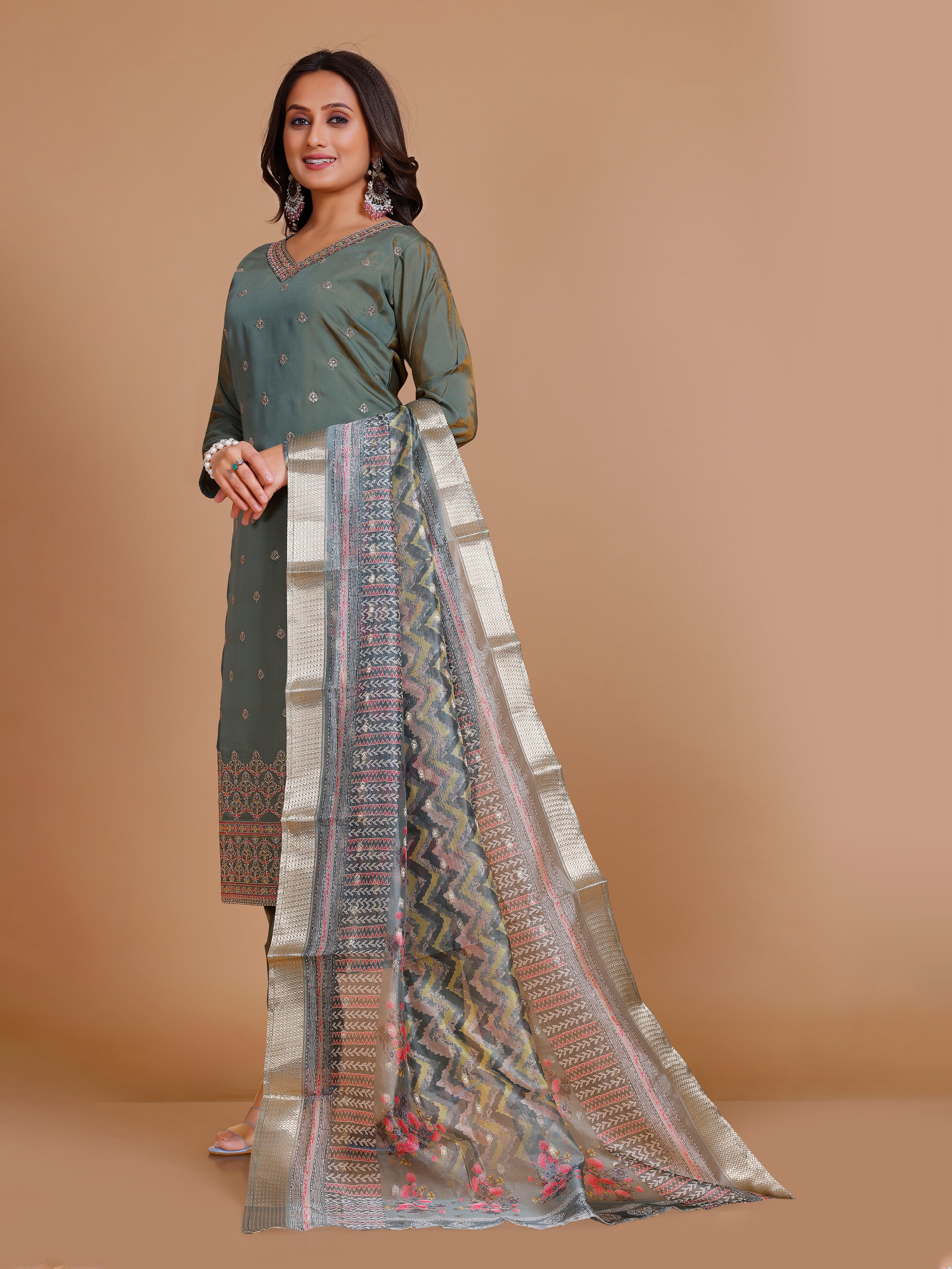 Myra Kamiz &amp; Pant - Roop Darshan