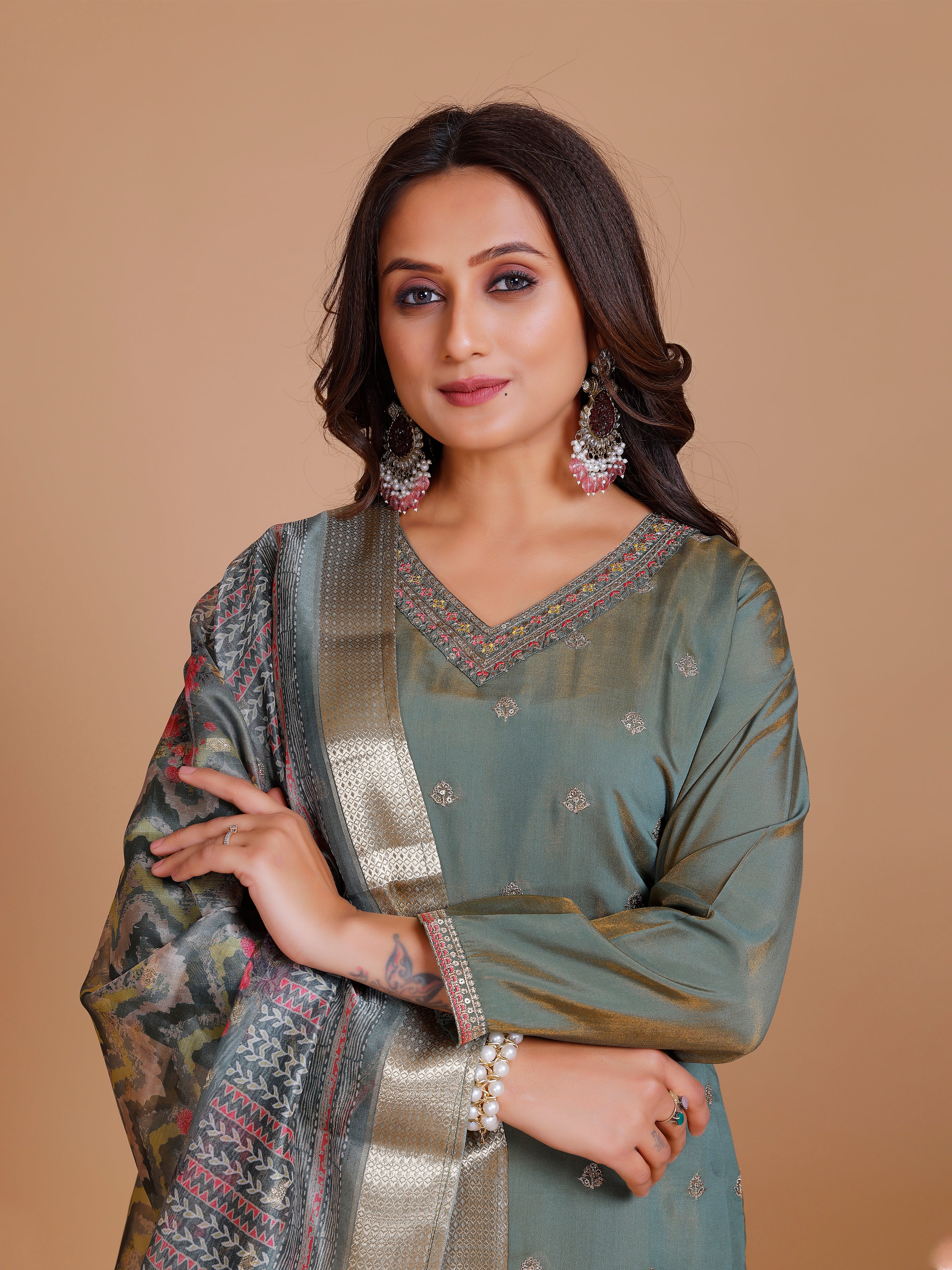 Myra Kamiz &amp; Pant - Roop Darshan