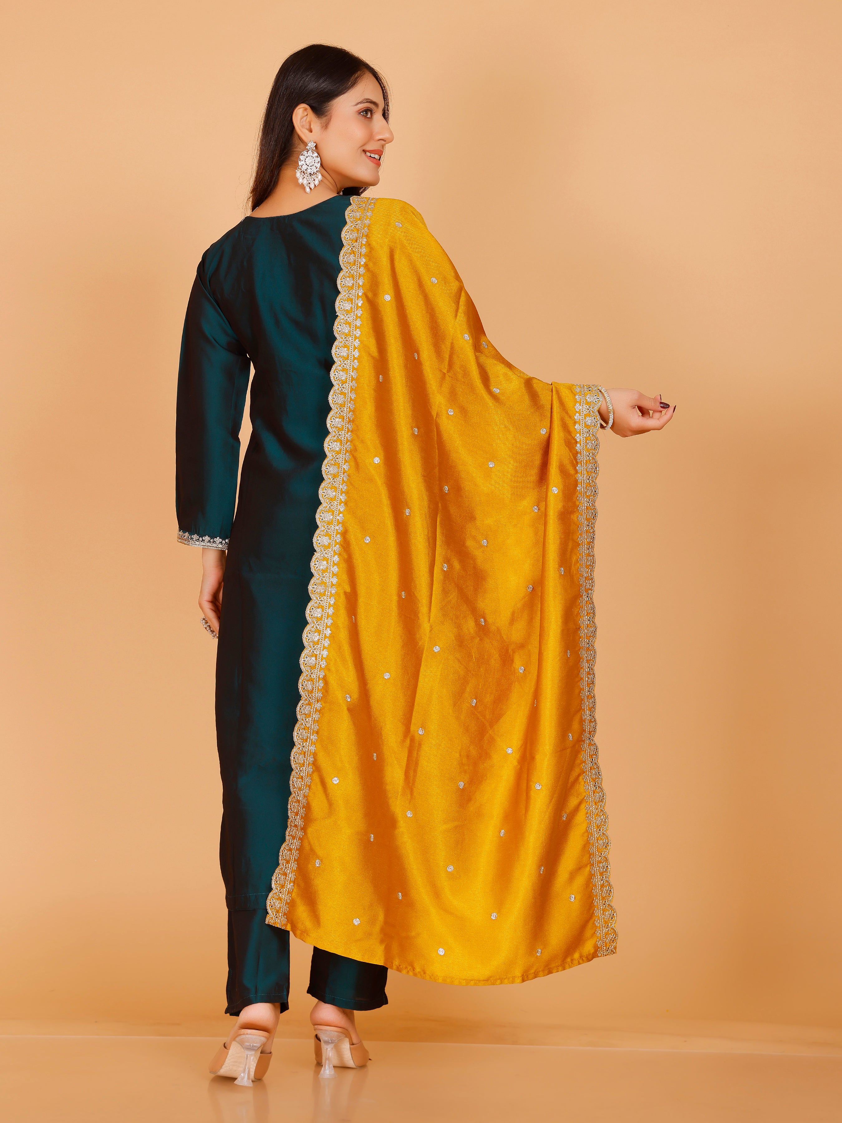 Nisha Kamiz &amp; Pant